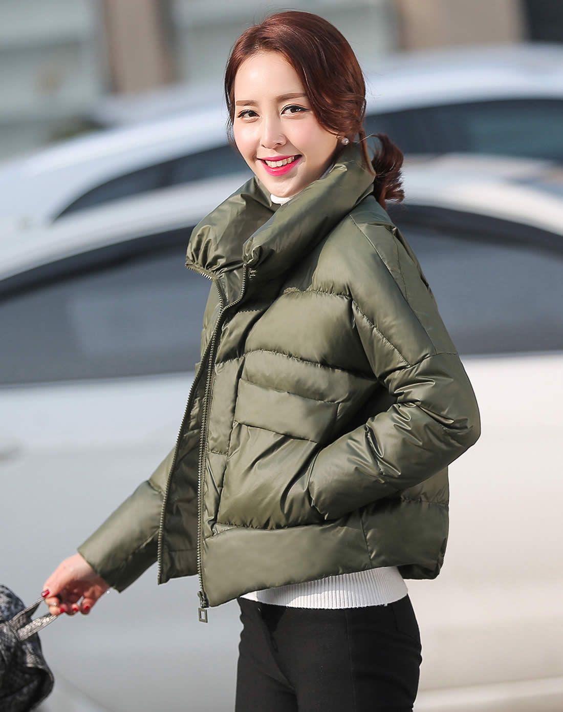 女款军绿a修身短款立领羽绒服