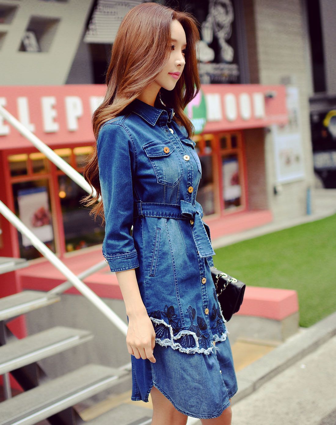 牛仔蓝色镶立体花收腰牛仔连衣裙