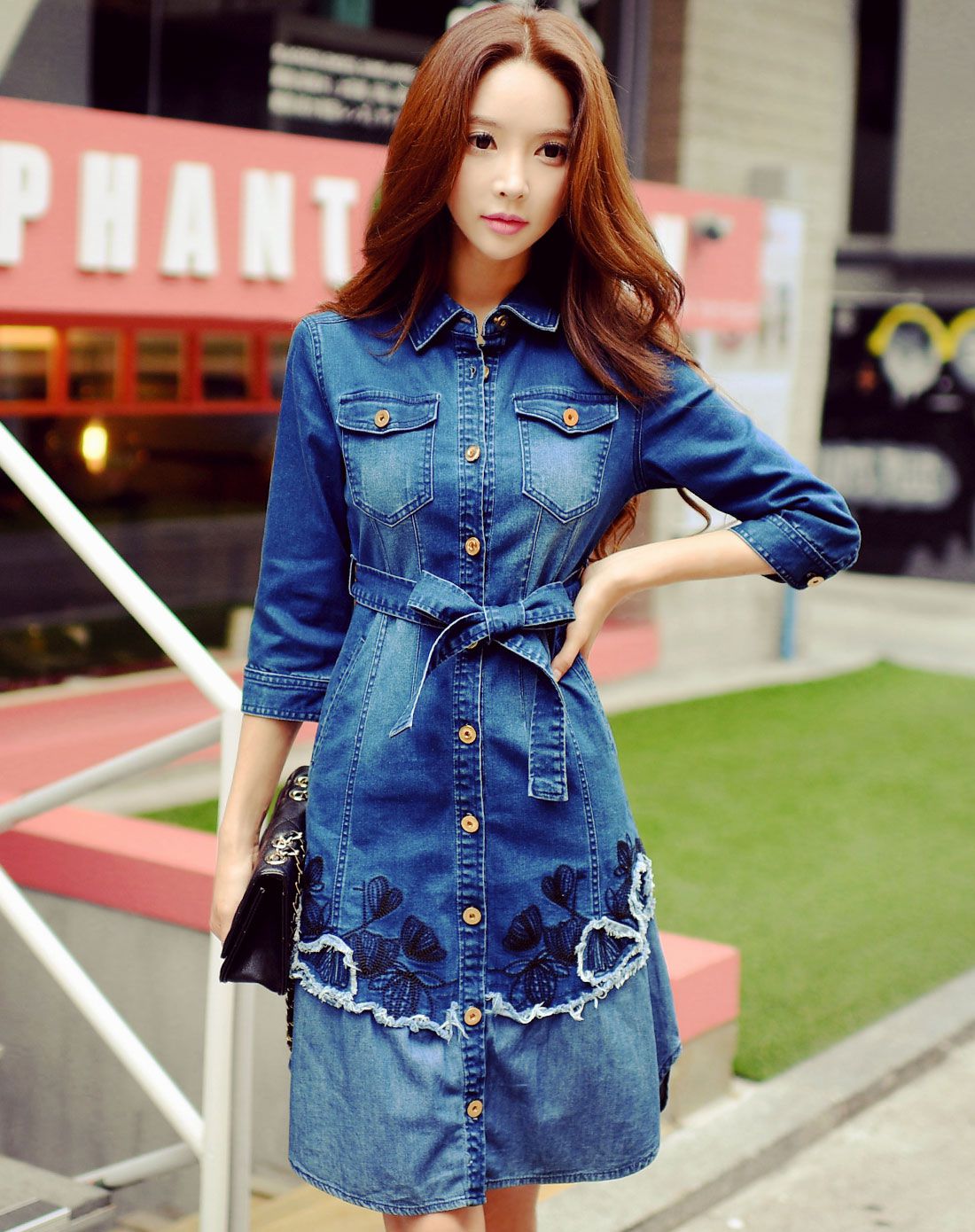 牛仔蓝色镶立体花收腰牛仔连衣裙