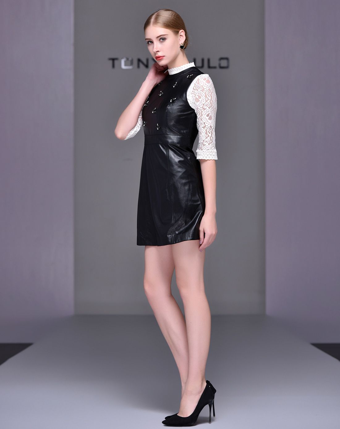 女款时尚甜美减龄百搭立体花朵装饰无袖连衣皮裙