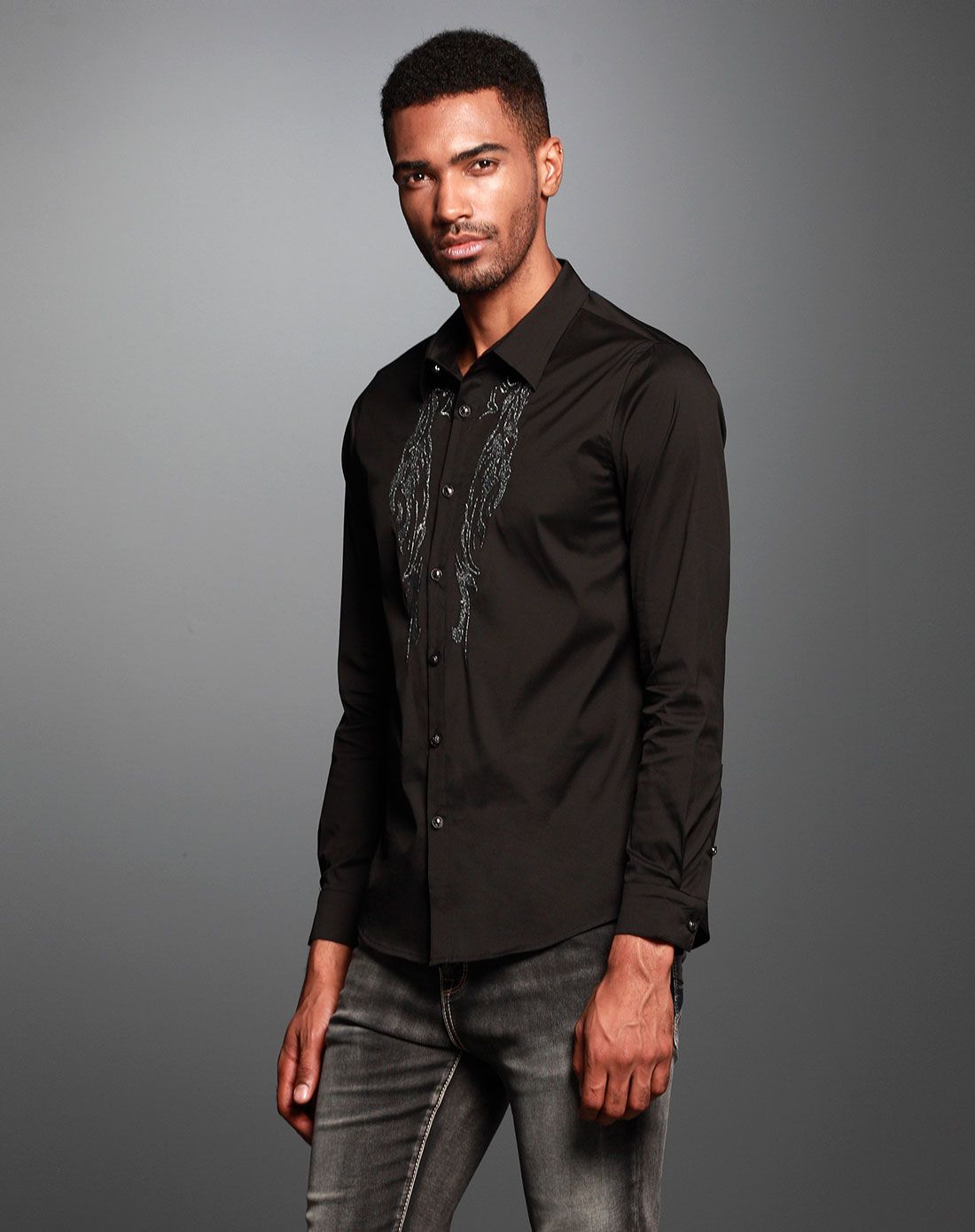 夜黑色 皮马棉免烫刺绣贵族风衬衫