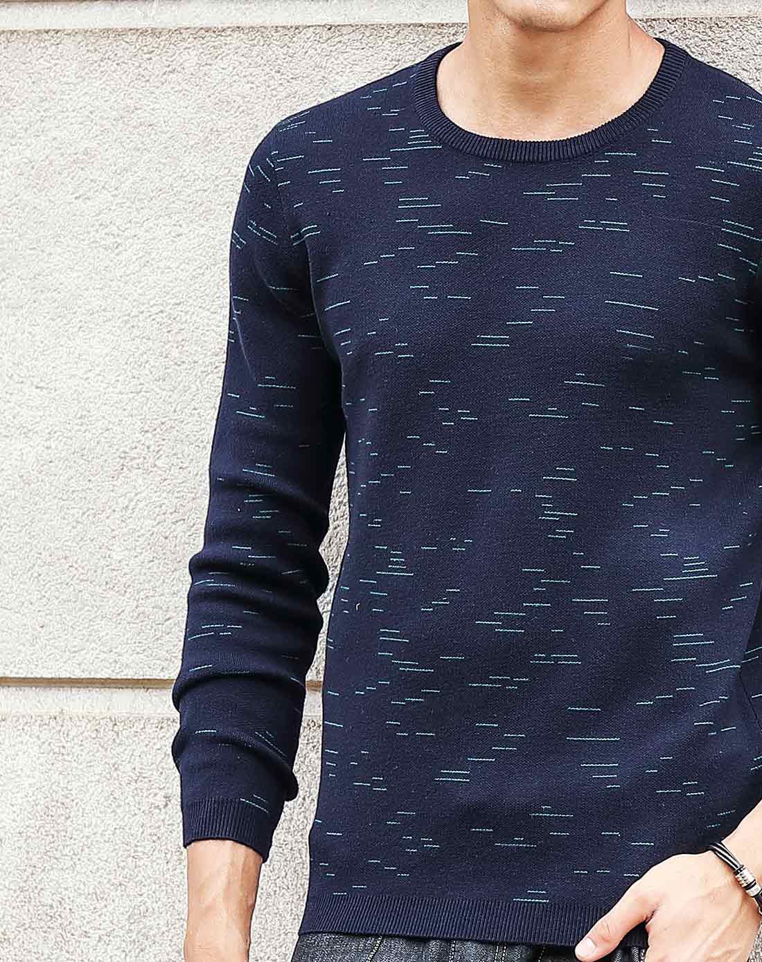 深蓝舒适简约圆领长袖毛衣