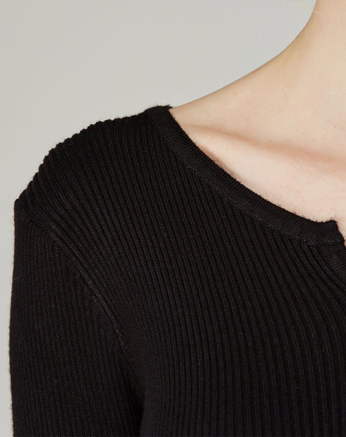 黑色时尚气质中长款针织衫