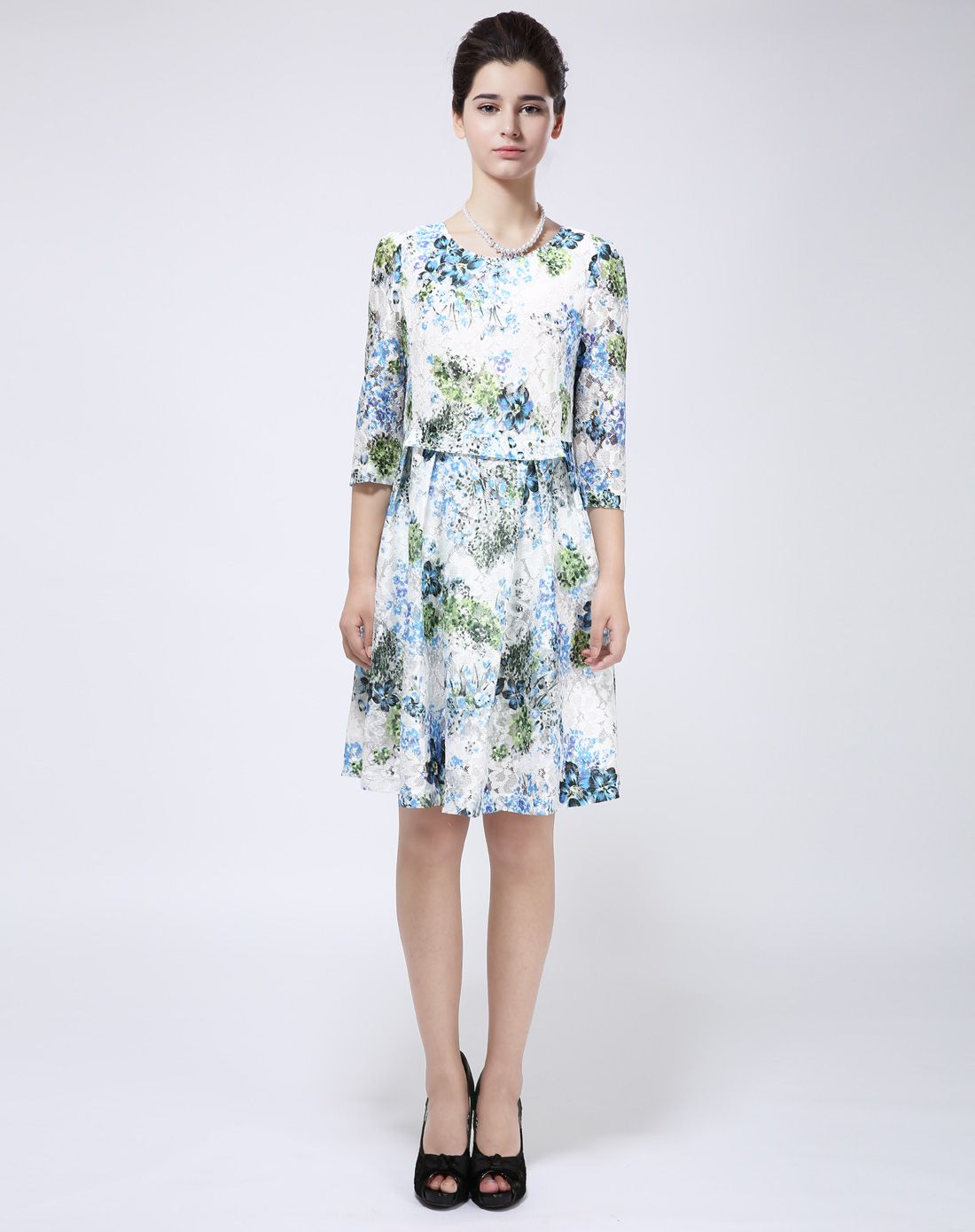 白底花纹优雅气质连衣裙