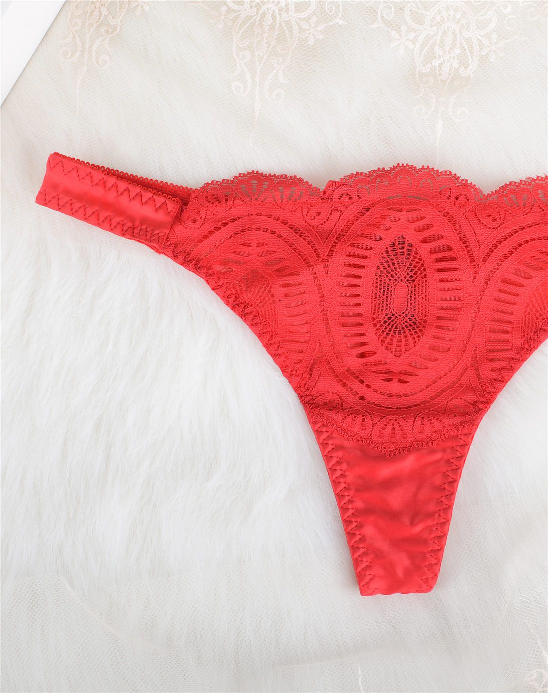 伊丝艾拉yiselle内衣专场红色浓情烈宴蕾丝性感丁字内裤2370-45_唯品
