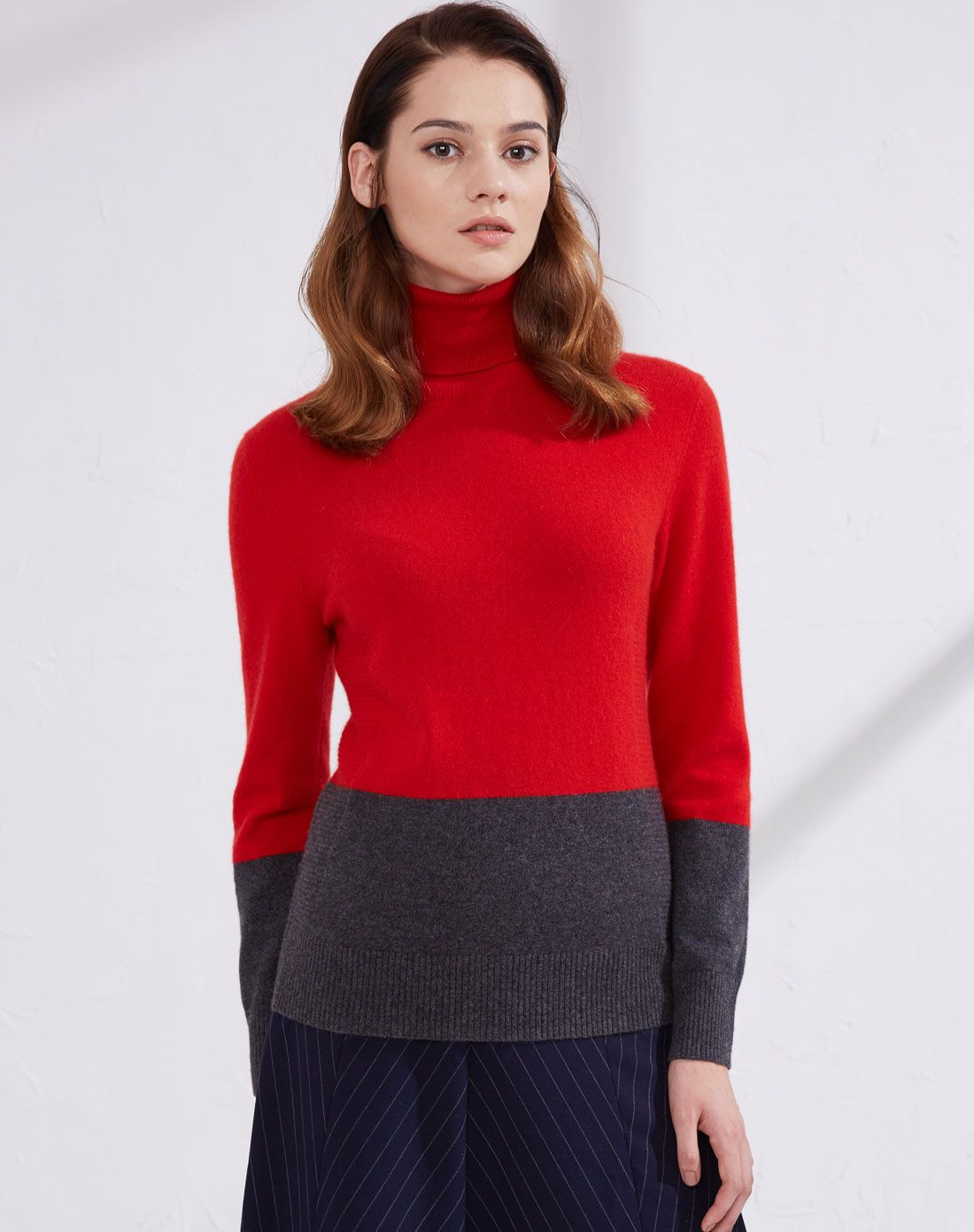 女士红色羊绒拼色堆领女套衫羊绒衫