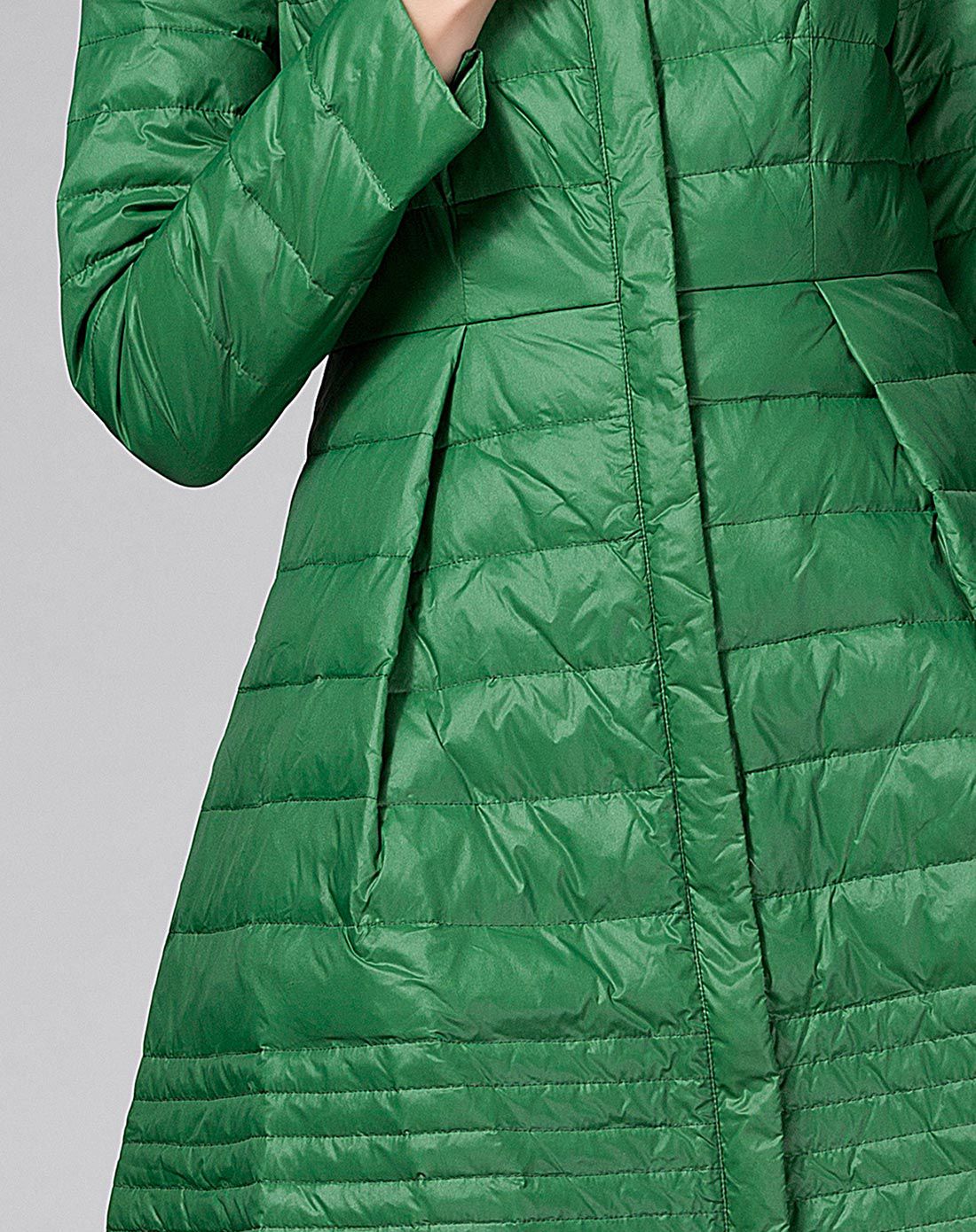 墨绿色中长款超薄羽绒服