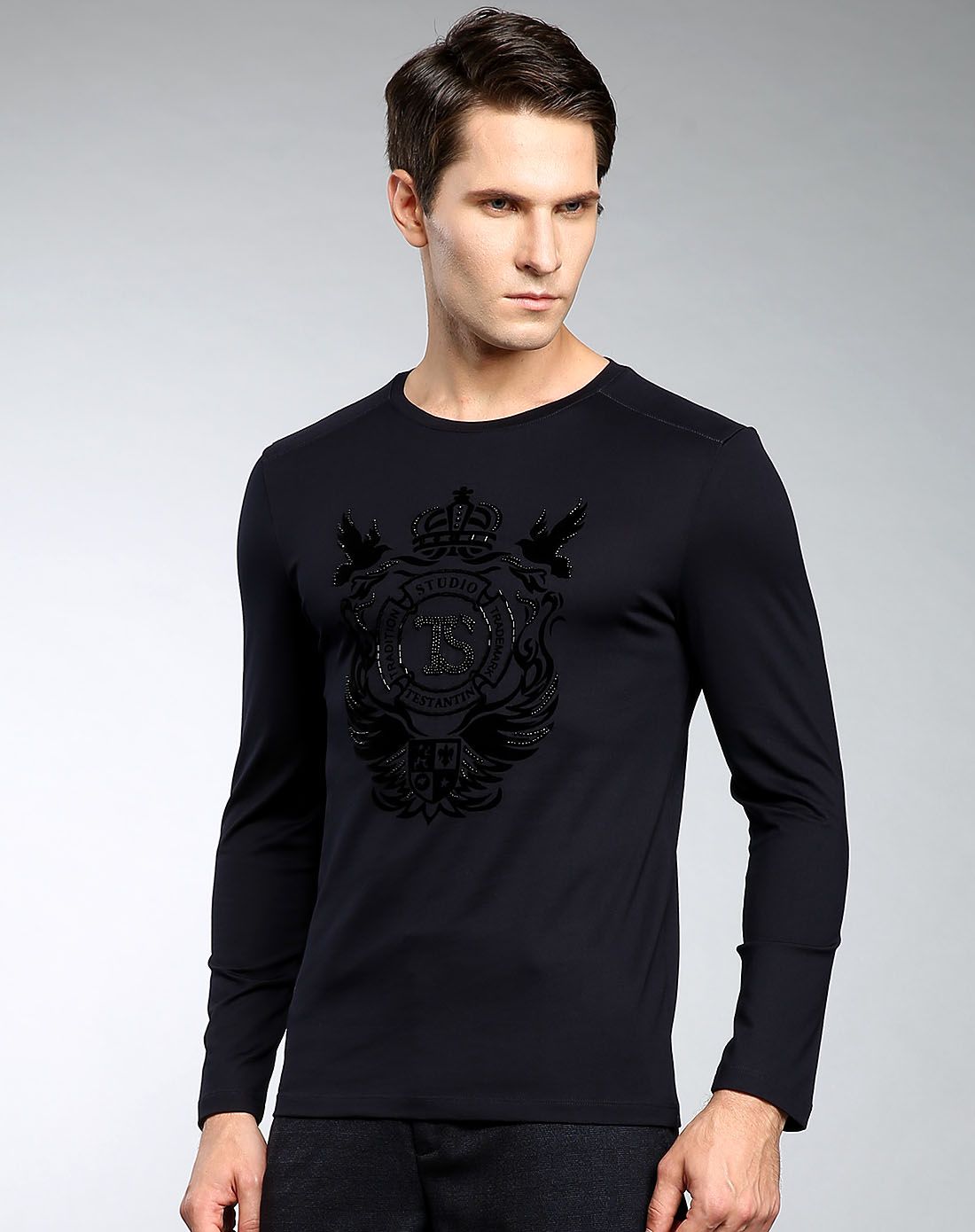 镶珠子字母时尚魅力圆领男款长袖t恤