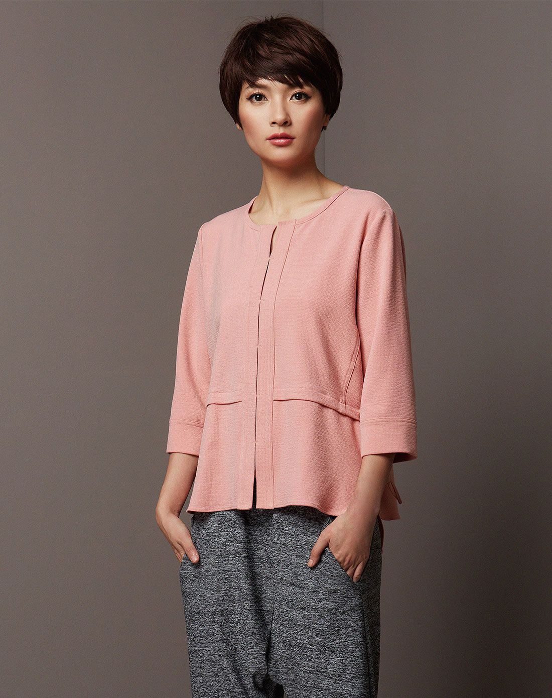 原创设计粉色半开领修身显瘦t恤