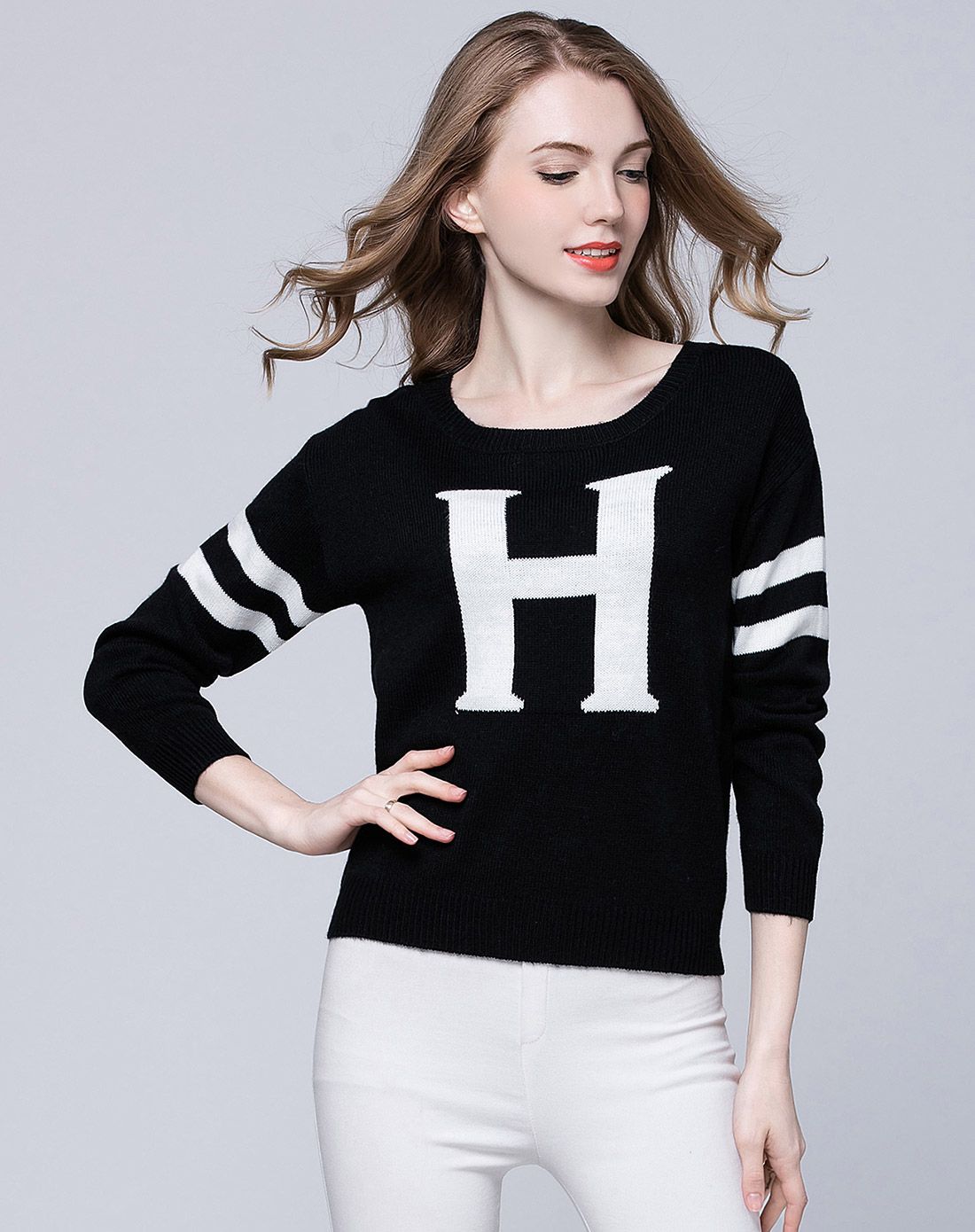 黑色韩范字母图案套头针织衫
