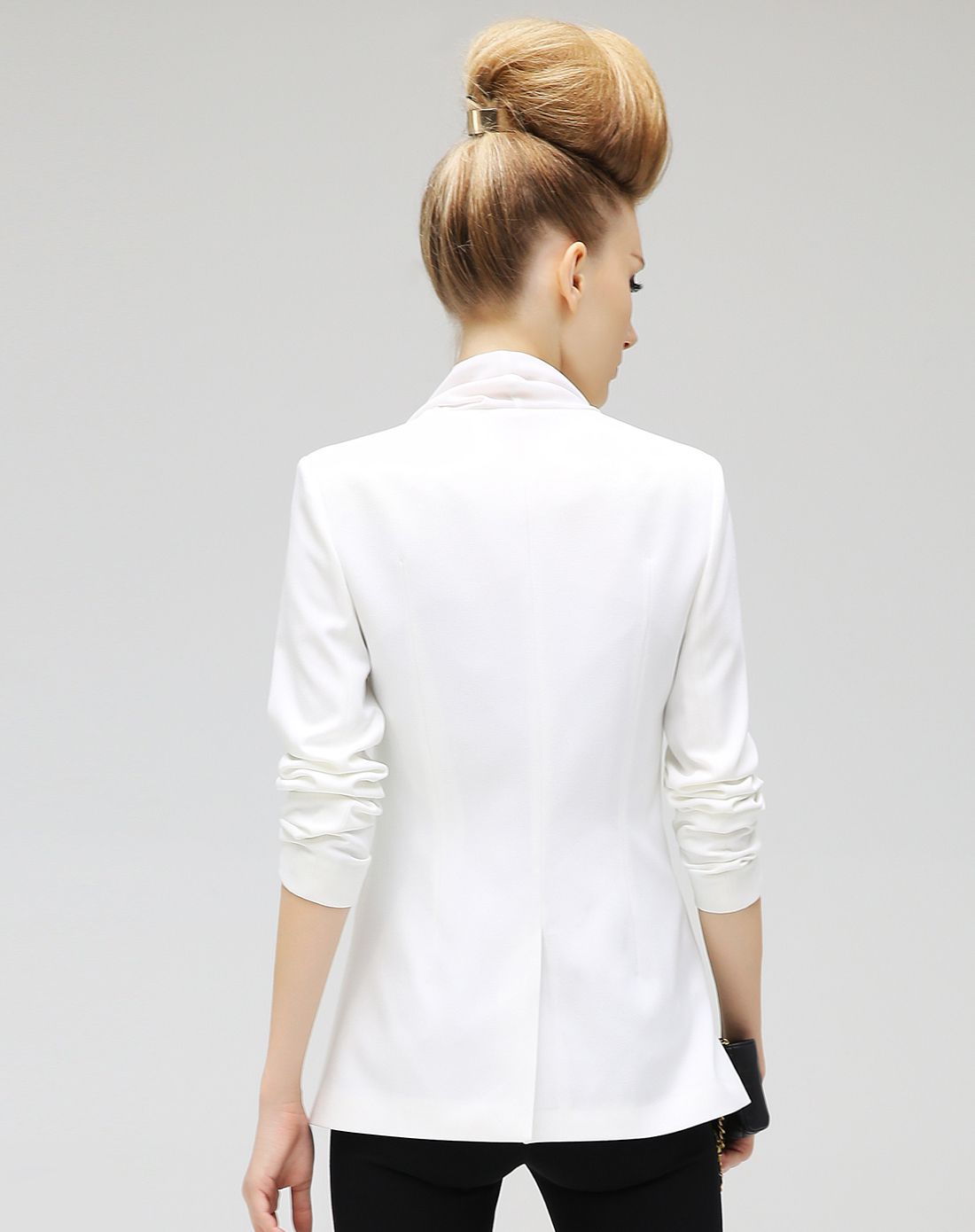 白色收腰荷叶边休闲小西装