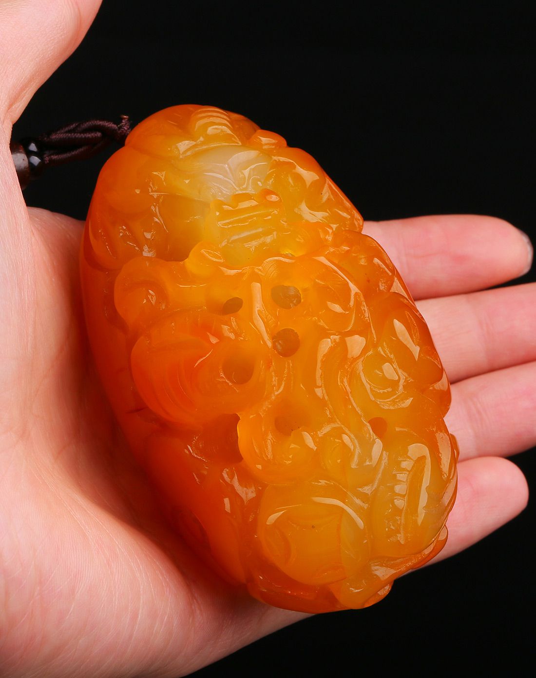 一品翠 天然玉髓橙黄色如意招财貔貅手把件