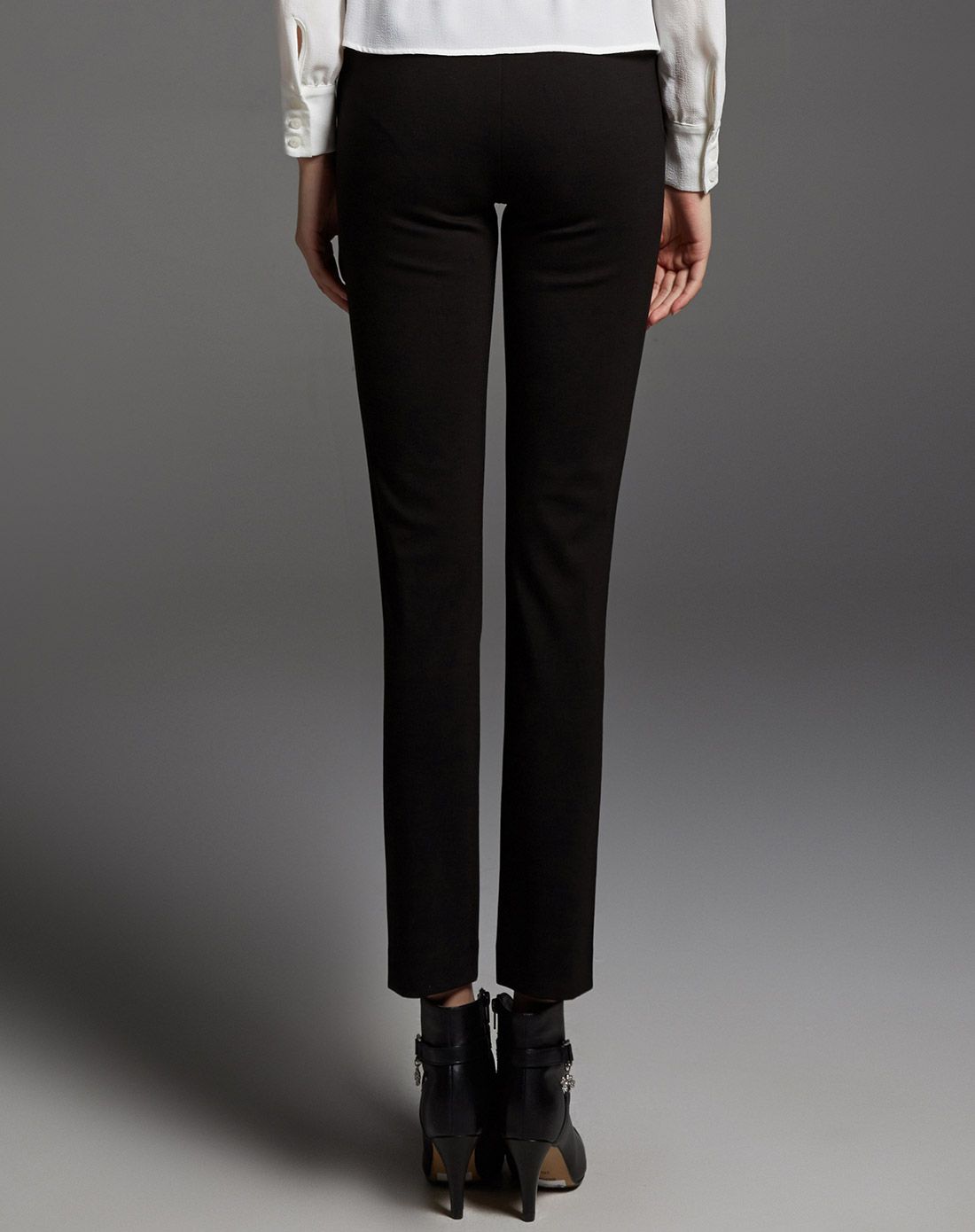 黑色修身弹力直筒裤