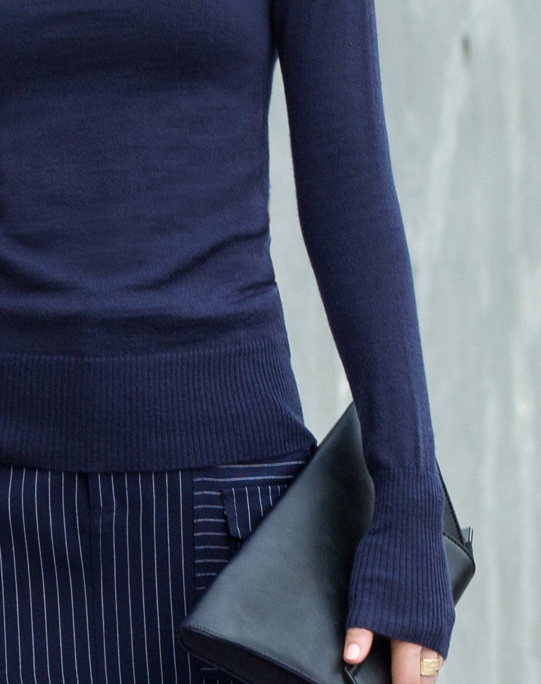 宝蓝休闲弹力平领螺纹毛衣