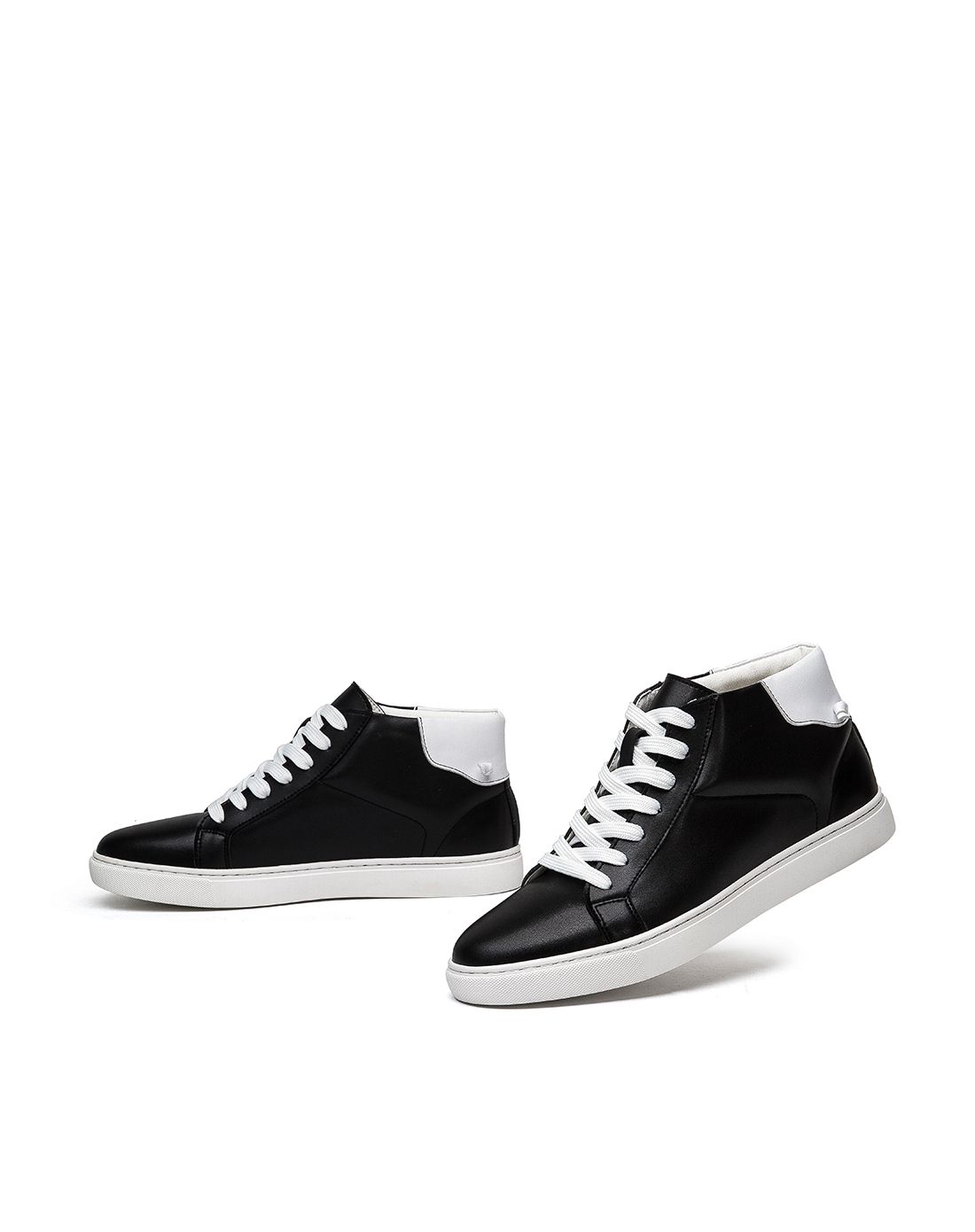 黑白色系带简约时尚中帮鞋