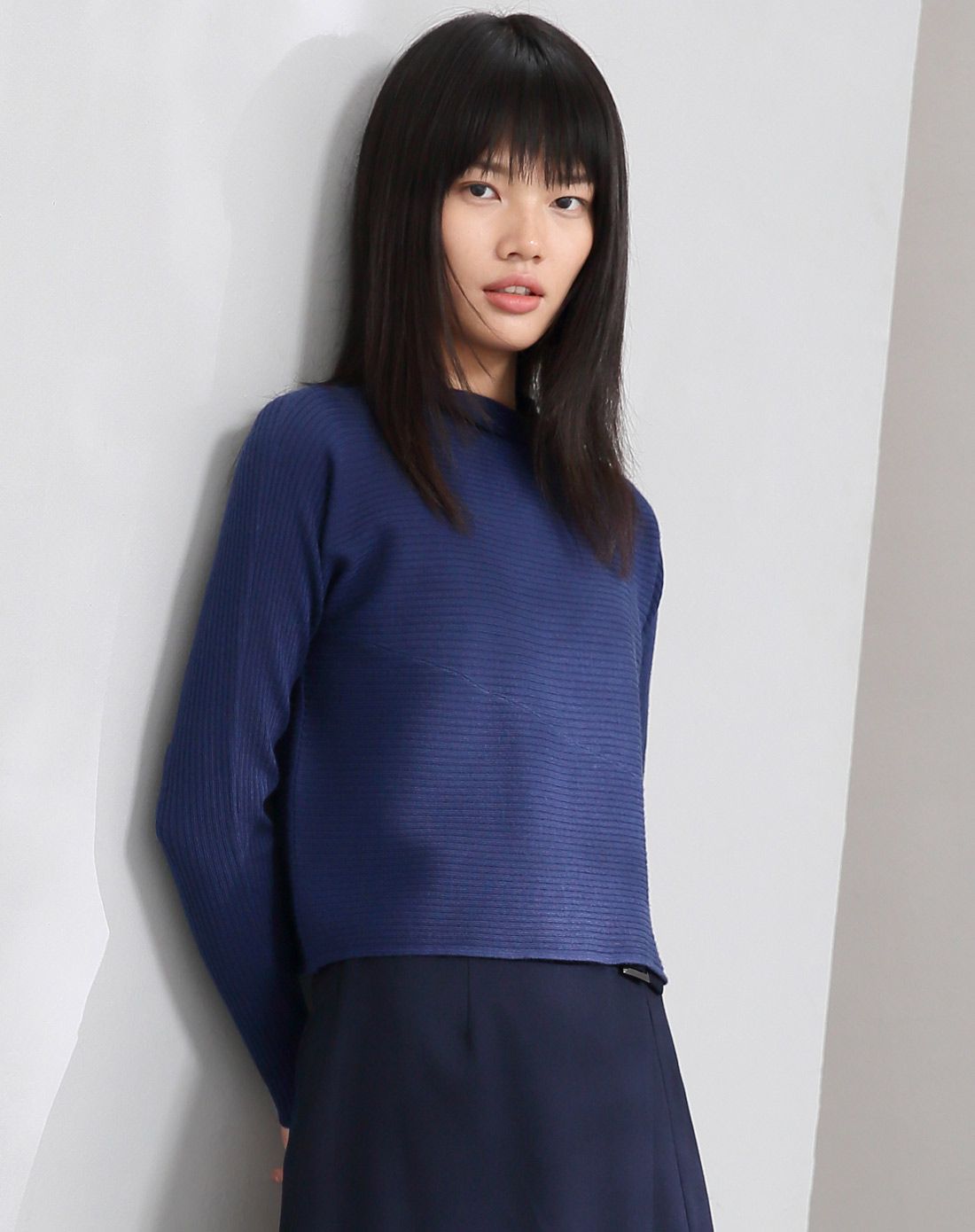 墨蓝简约高领混纺毛衣