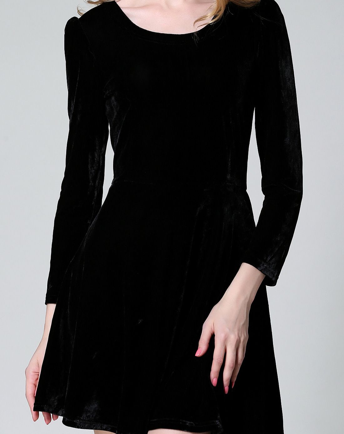 黑色天鹅绒长袖连身裙