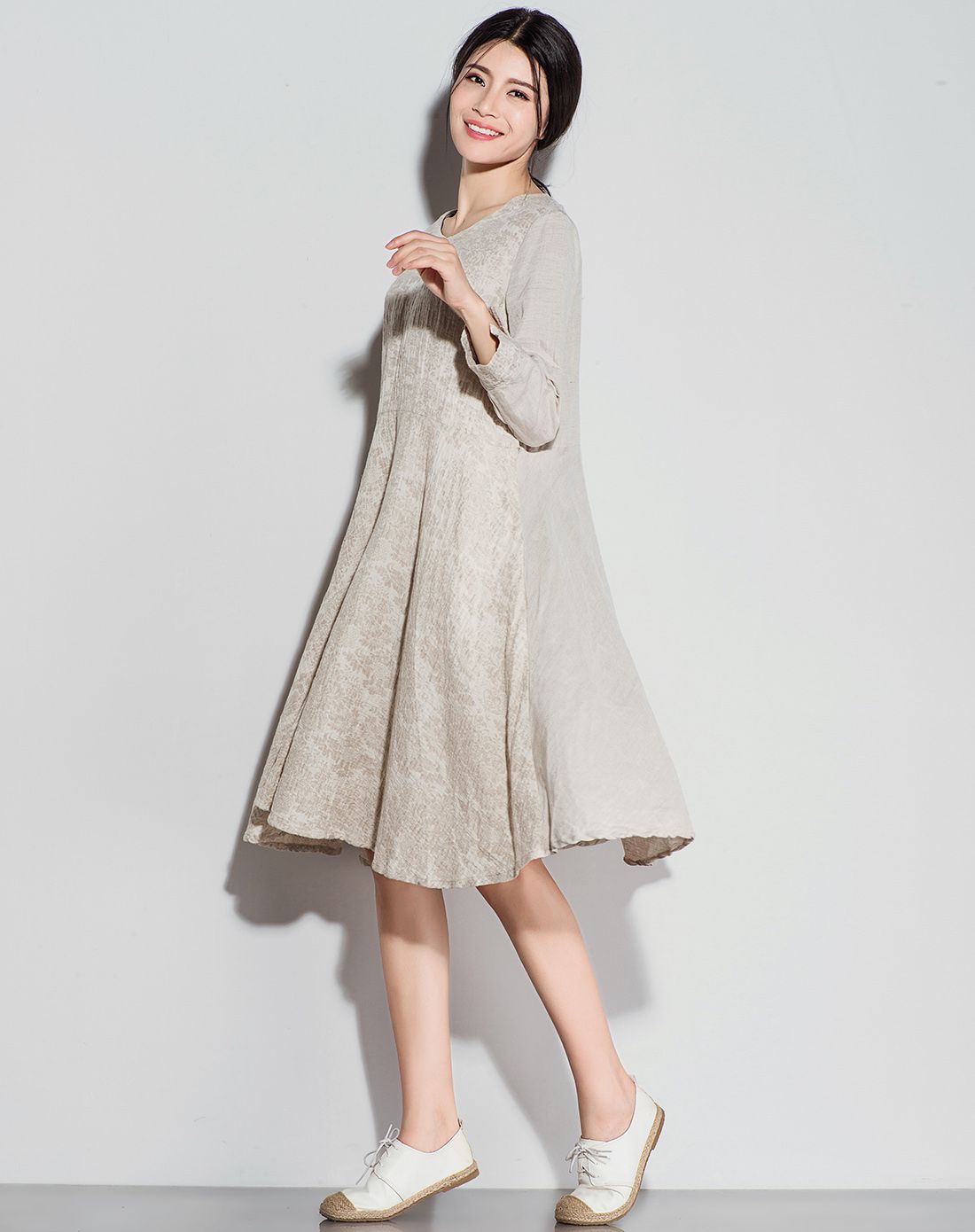 米色棉麻混纺高档通勤连衣裙