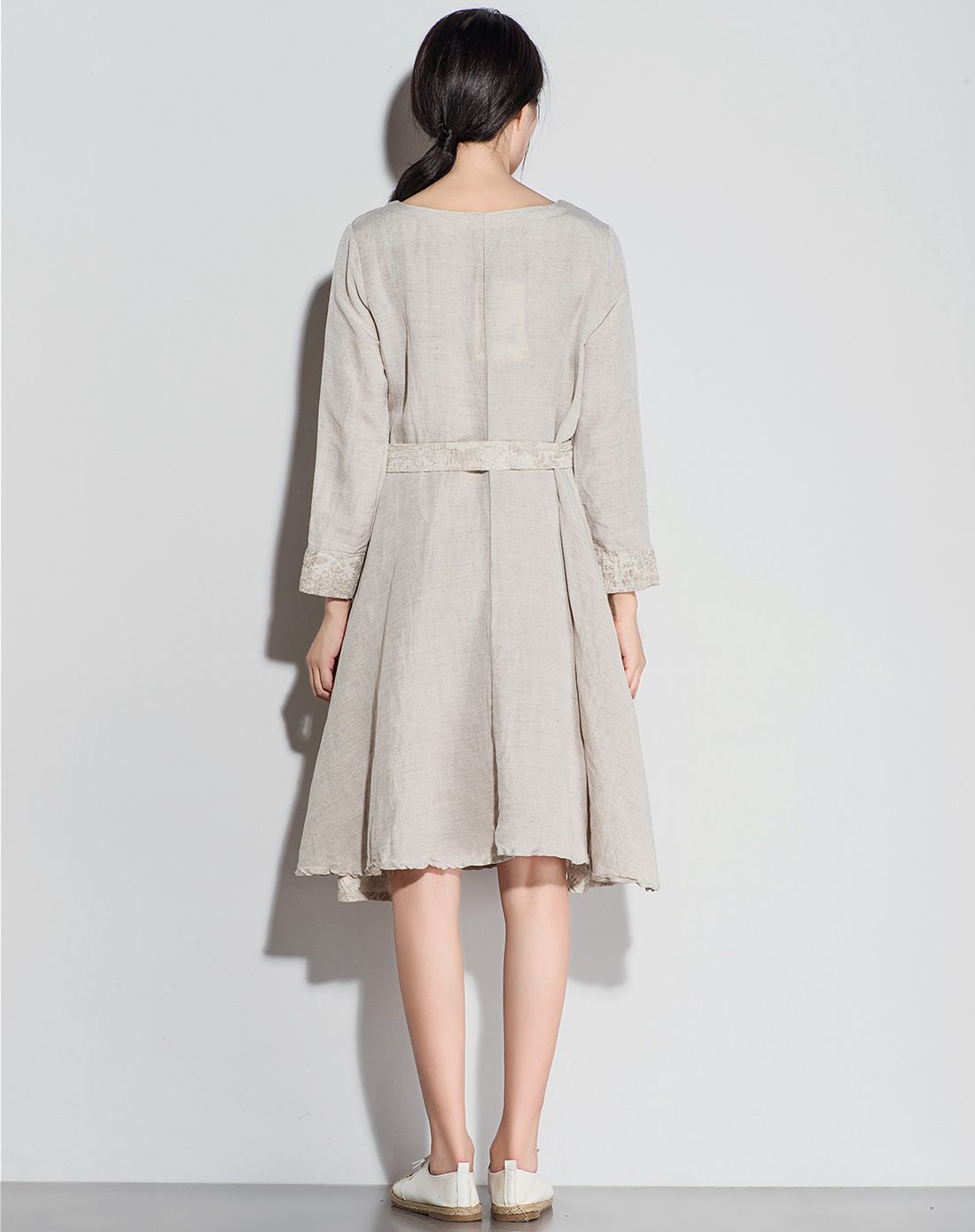 米色棉麻混纺高档通勤连衣裙