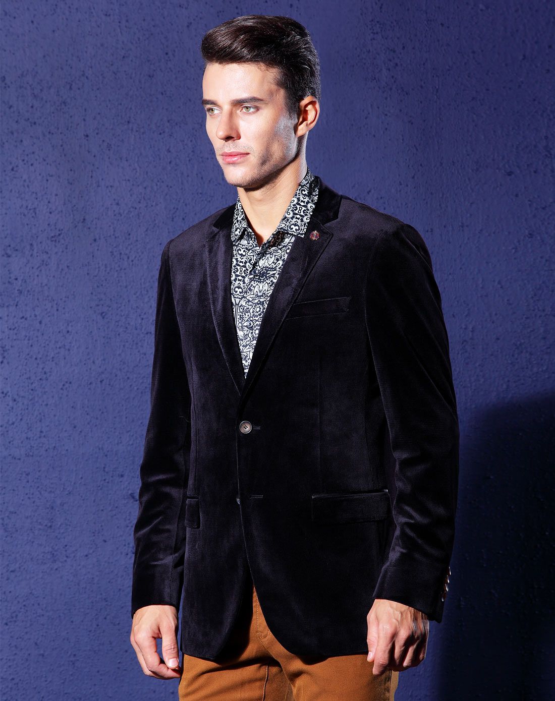 简约时尚绒面休闲西服