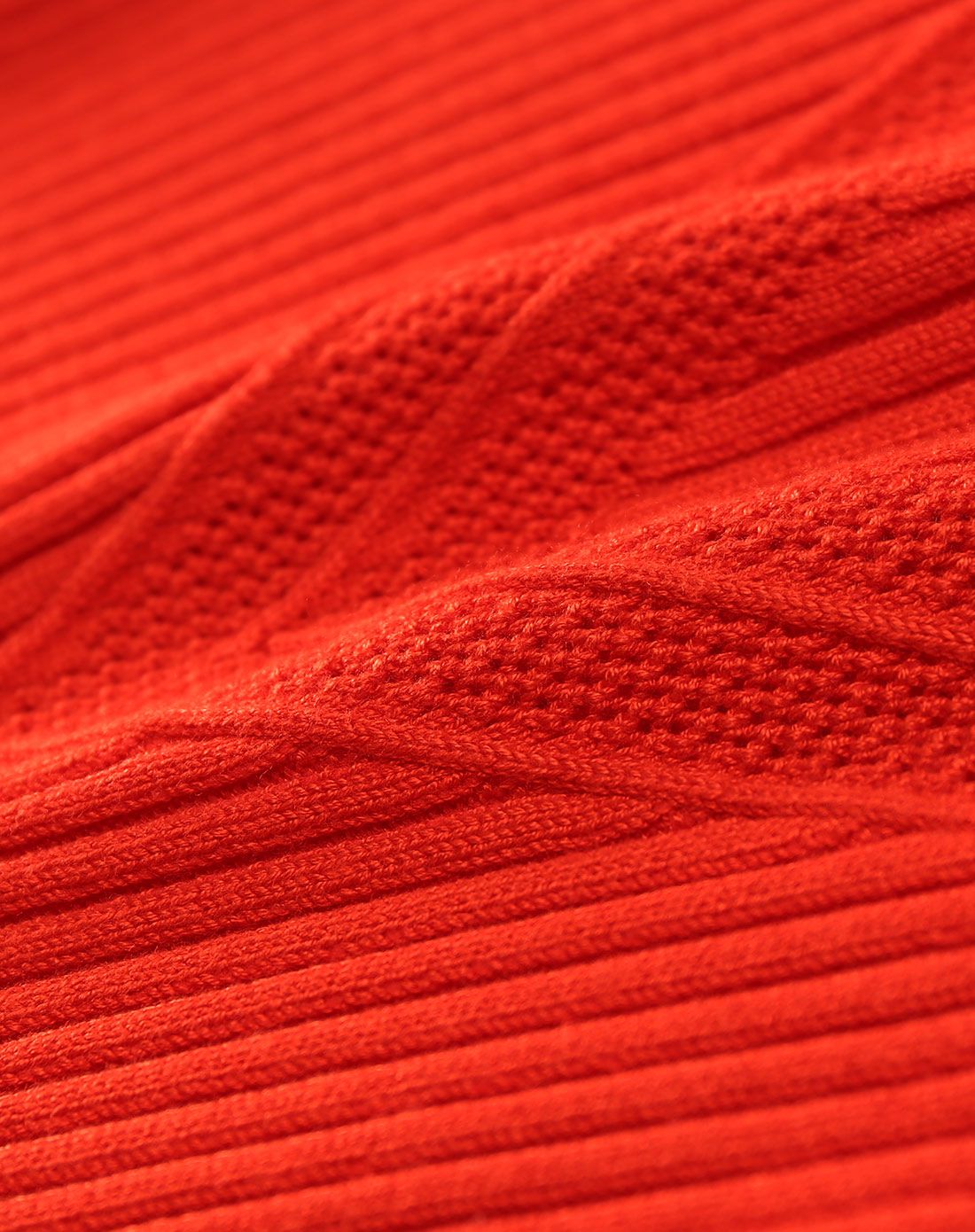 橙红色半高领弯夹长袖套头衫