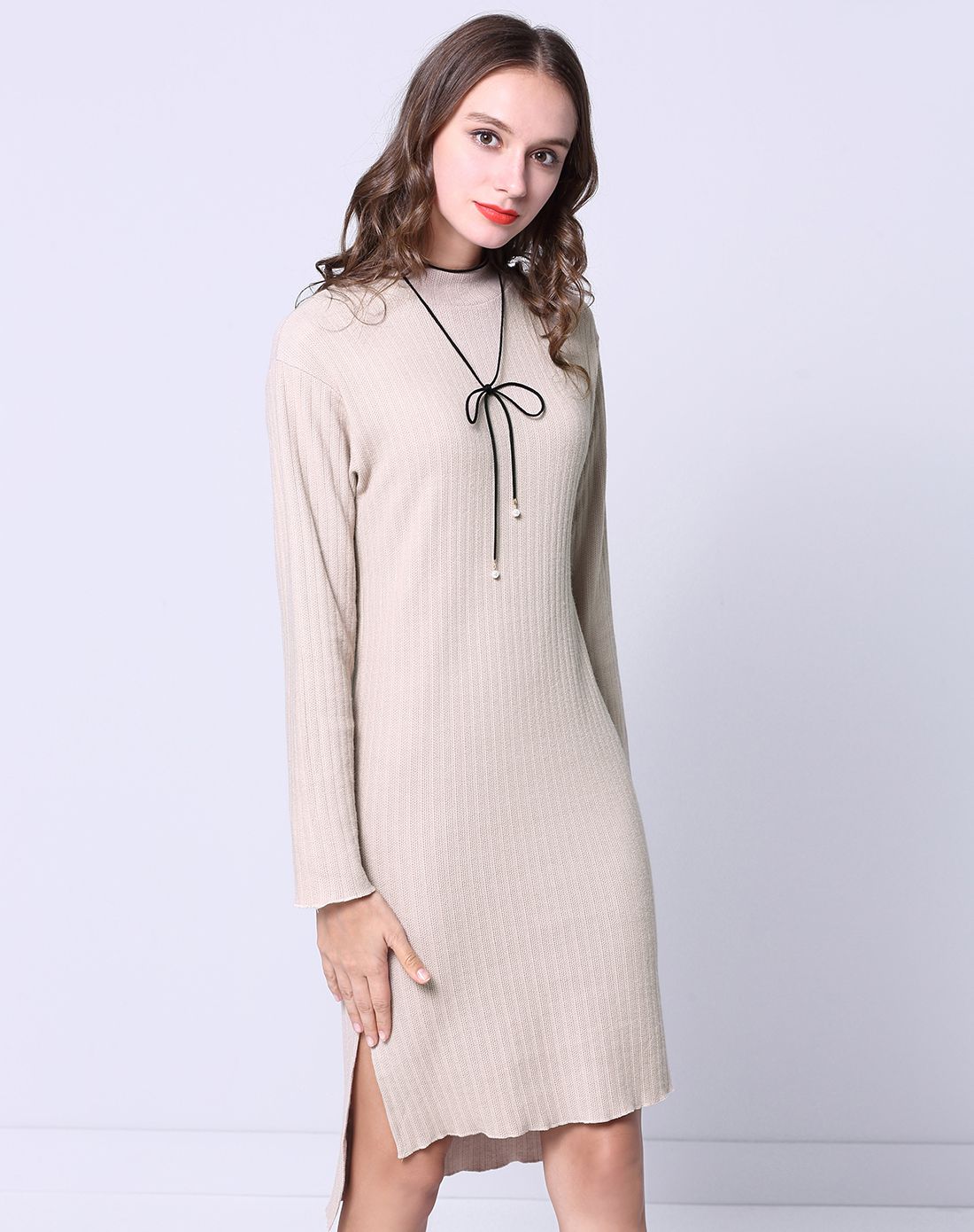 浅杏色立领前短后长毛针织连衣裙