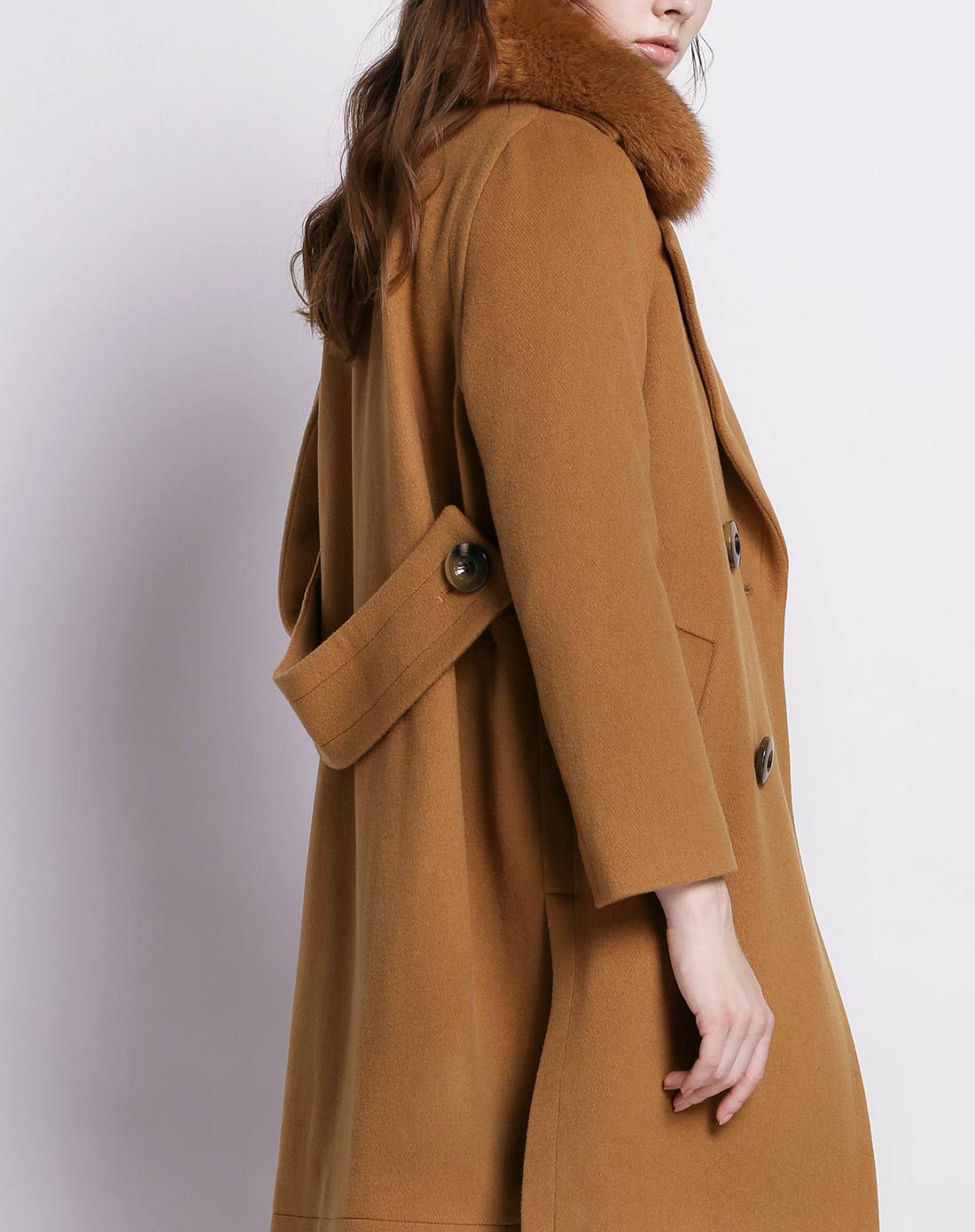 卡其色毛领双排扣中长款羊毛呢大衣
