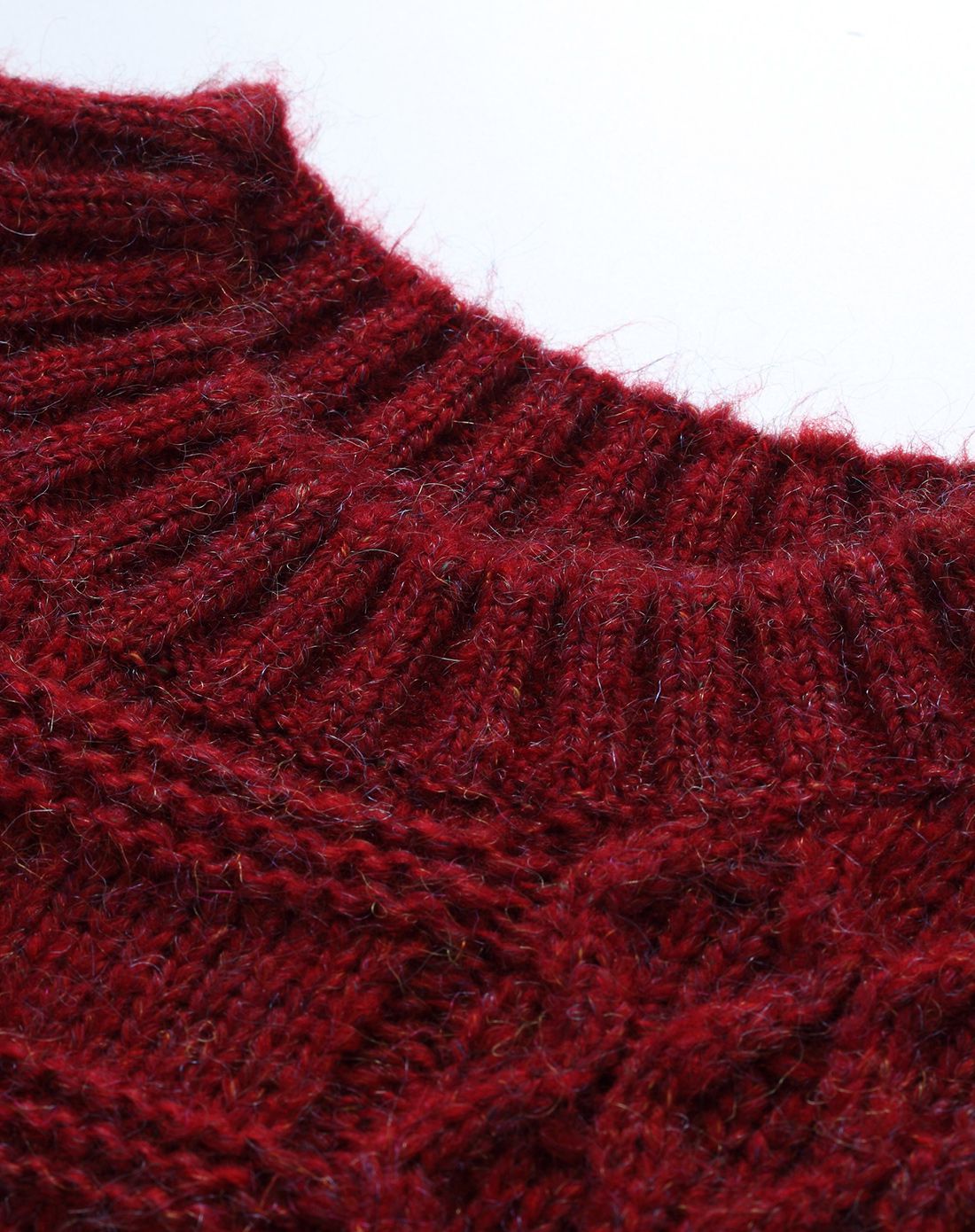 枣红复古花纹肌理感套头毛衣