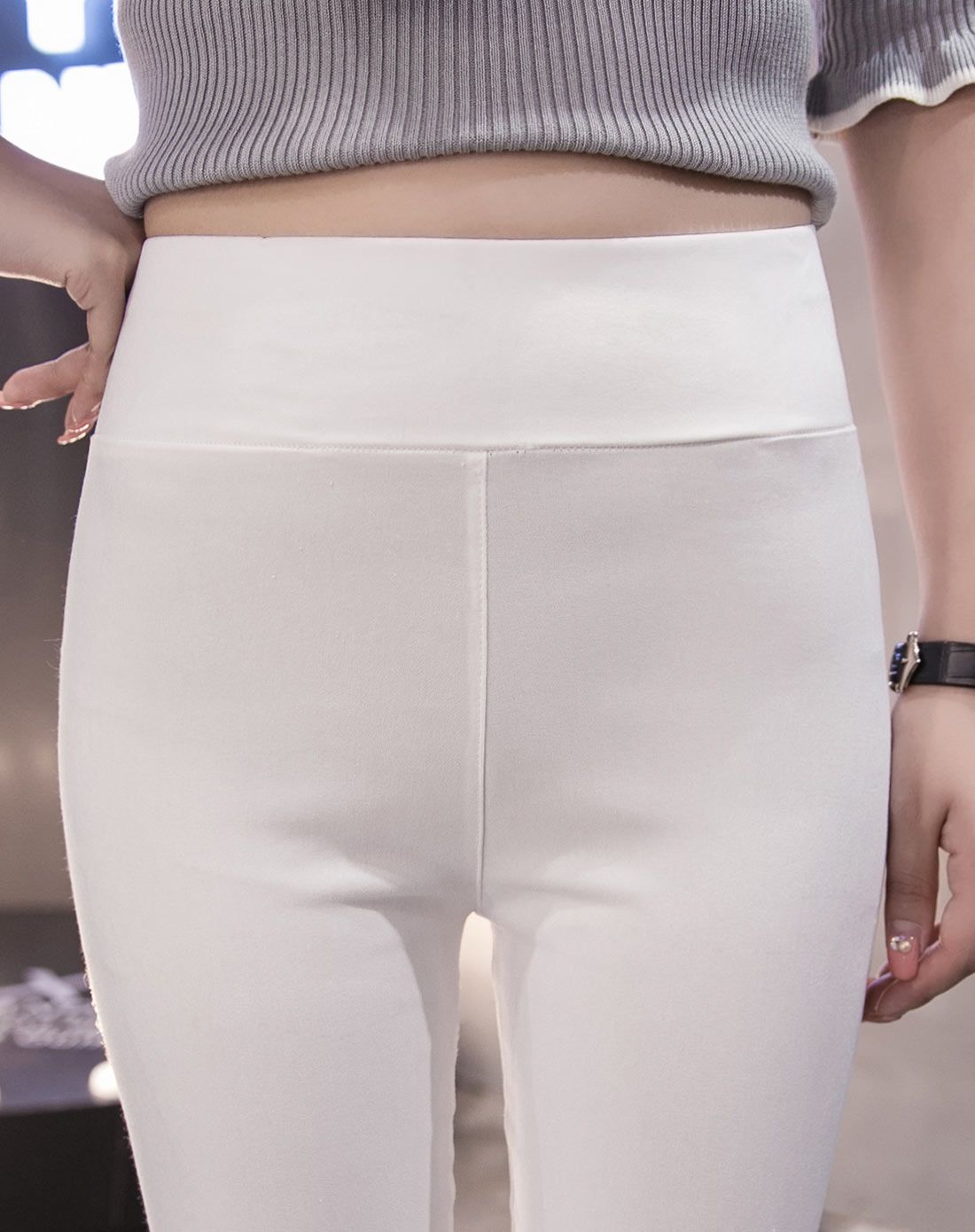 女白色弹力贴身打底裤