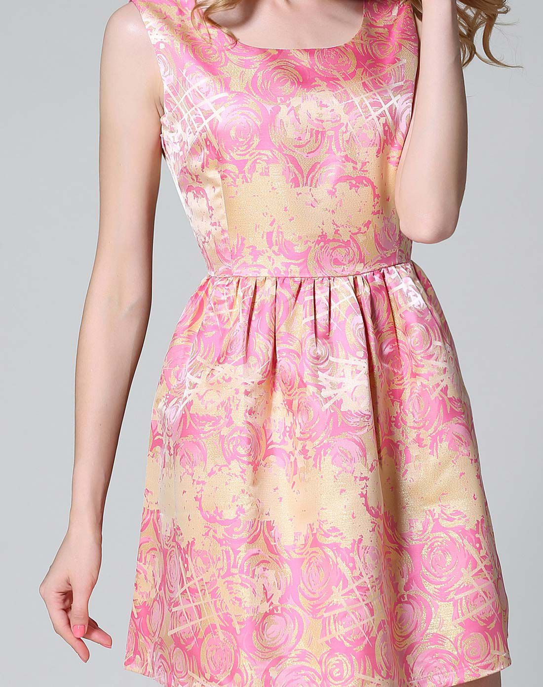 粉色奢华简洁时尚印花无袖连衣裙