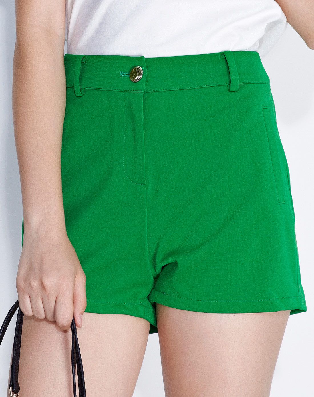 绿色时尚修身短裤