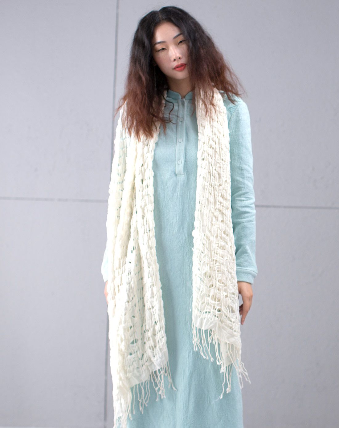 白色流苏披肩围巾