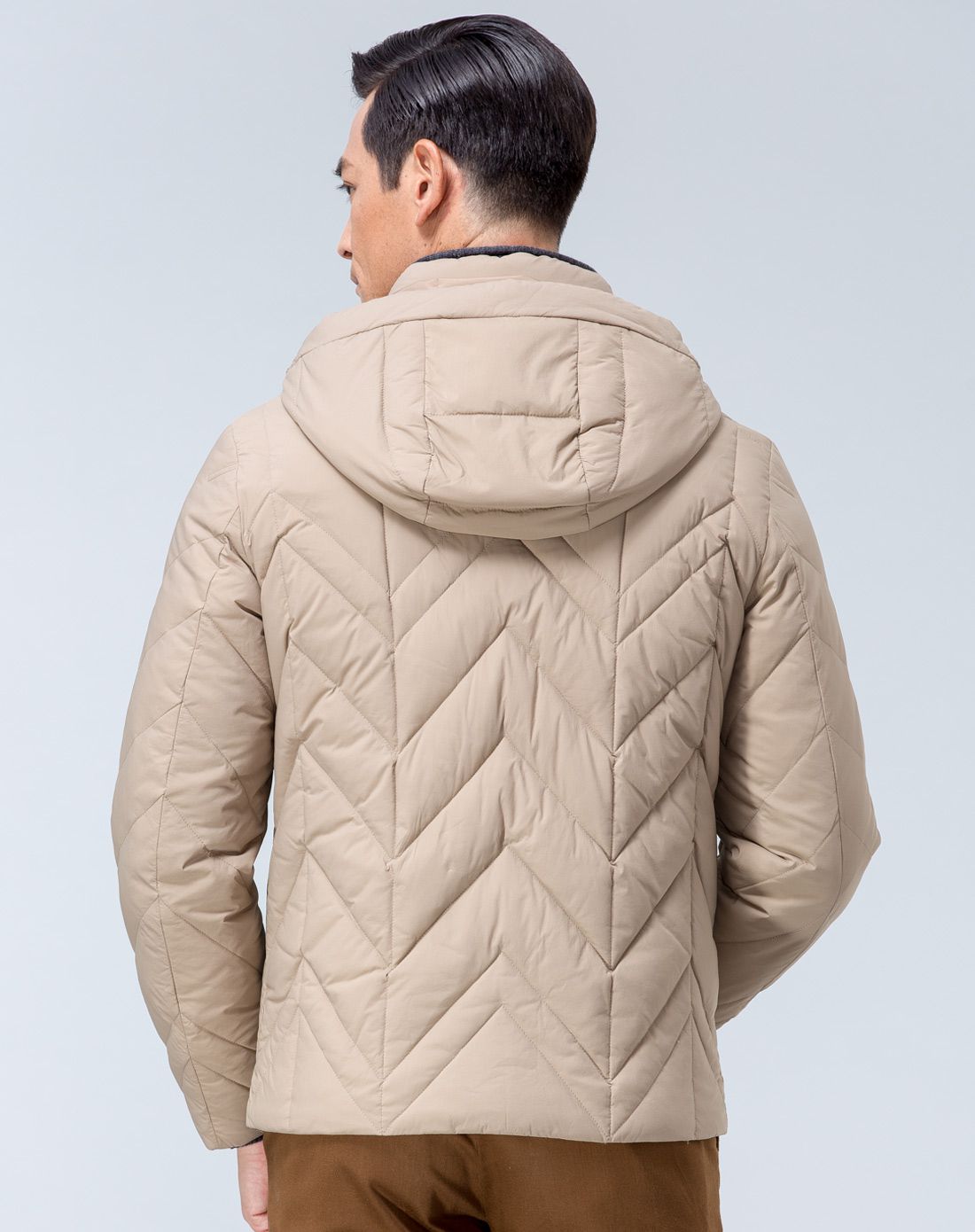 舒适百搭浅卡其色羽绒服