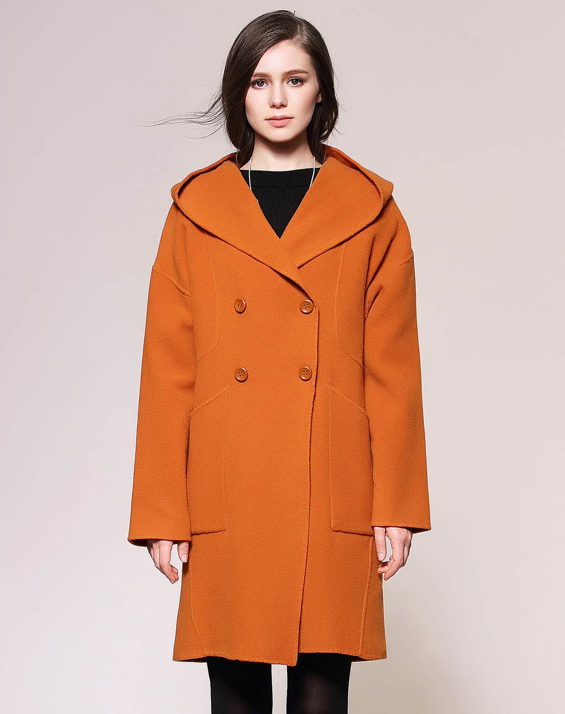 粉橙色中长款大衣