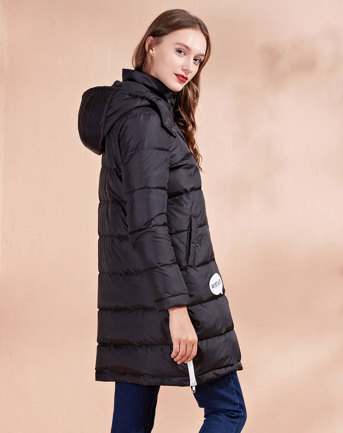 黑色中长款羽绒服