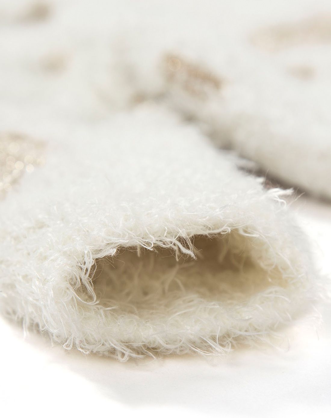 女童白色可爱绒毛开衫线衫