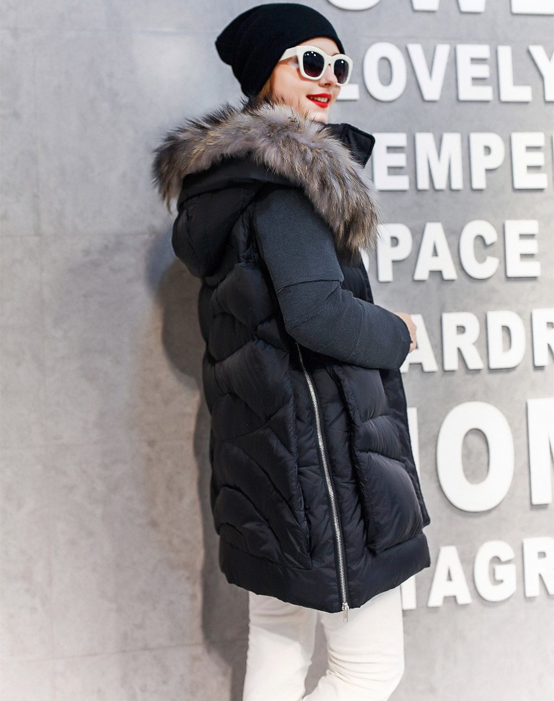 卡柏迪chicabooti女装专场 侧拉链装饰拼接衣袖连帽长羽绒服 商品编码