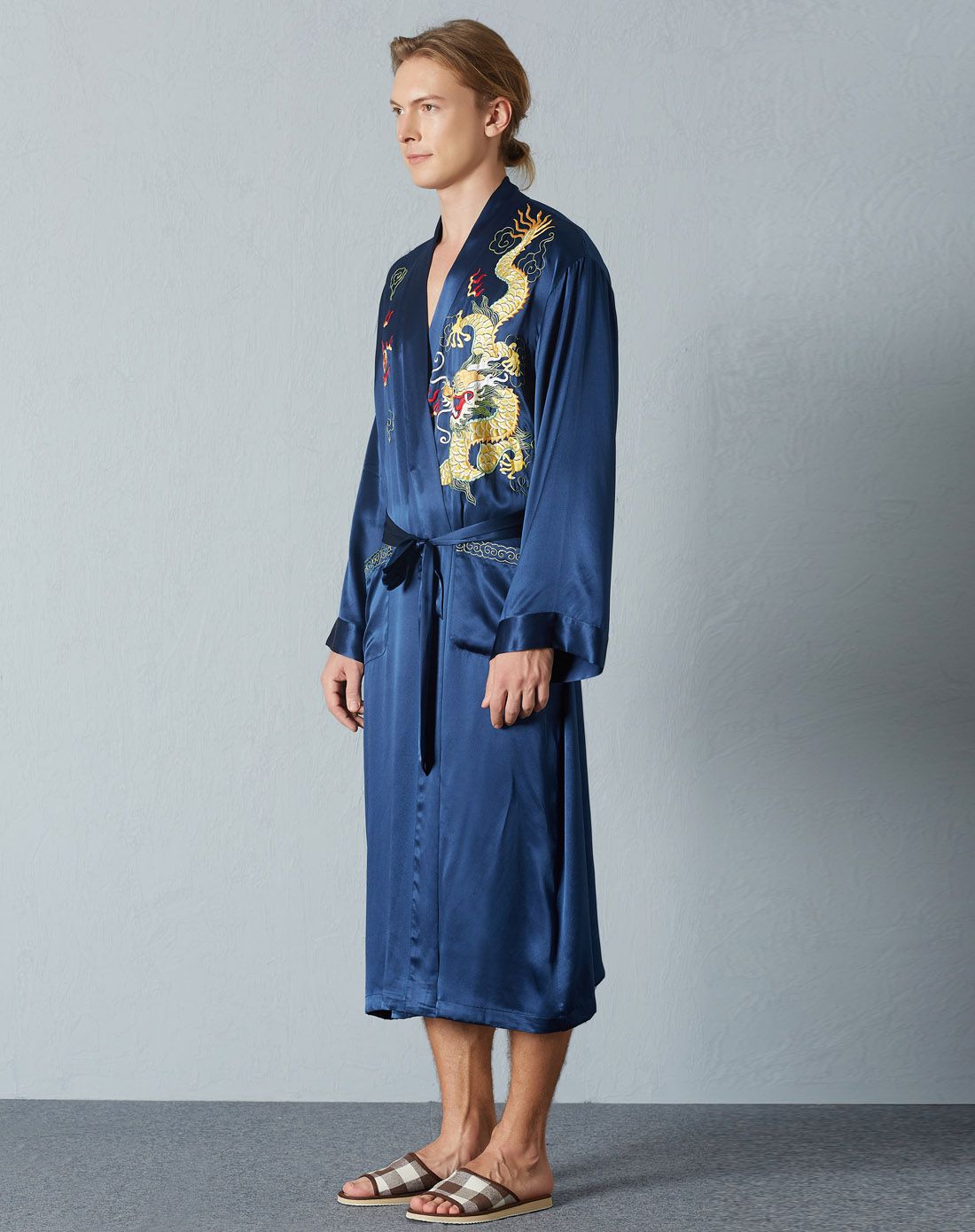 男款桑蚕丝手工刺绣奢华大气龙袍蓝色