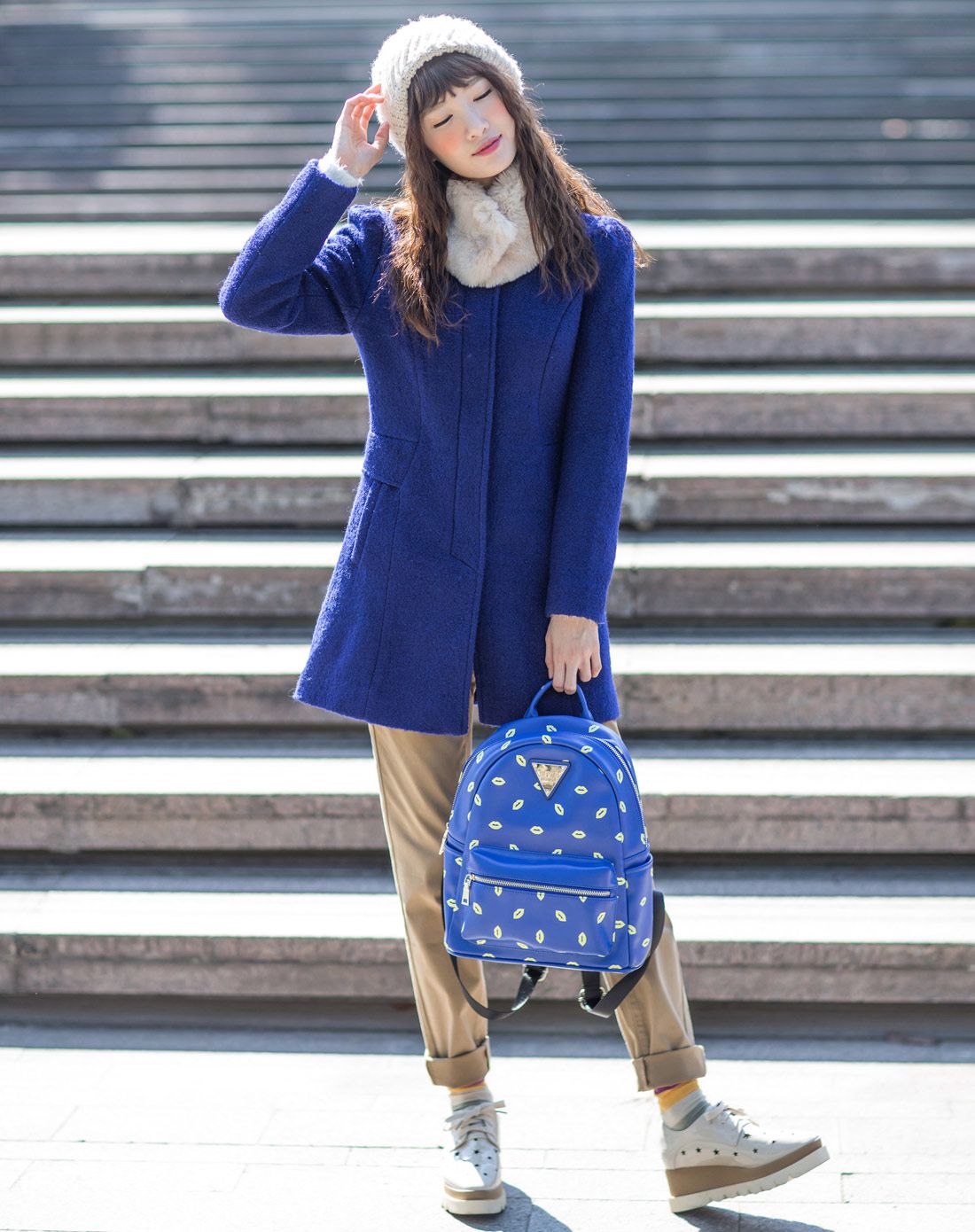 浅卡其色俏丽中长款长袖大衣