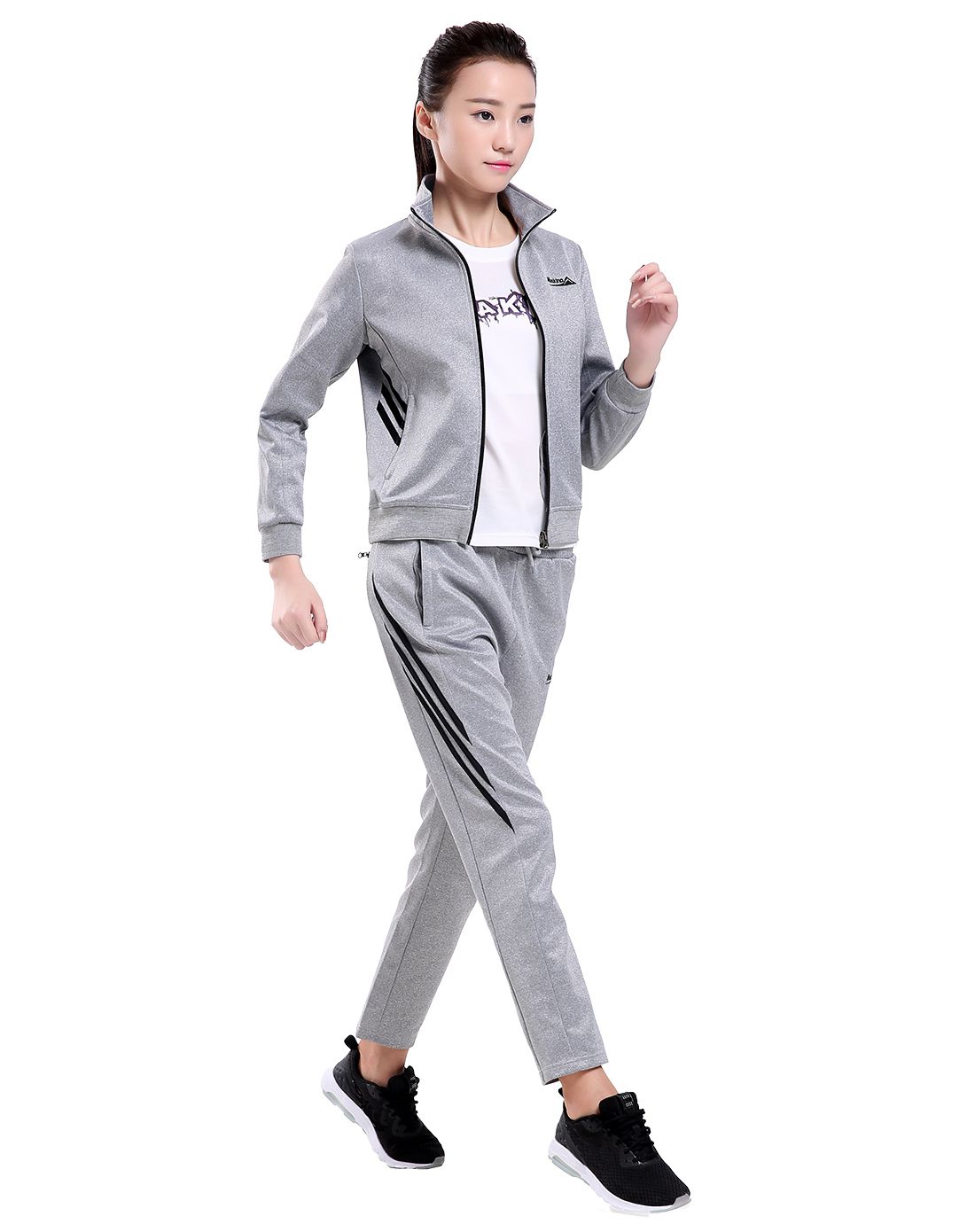 简约轻便 女款灰色运动套装