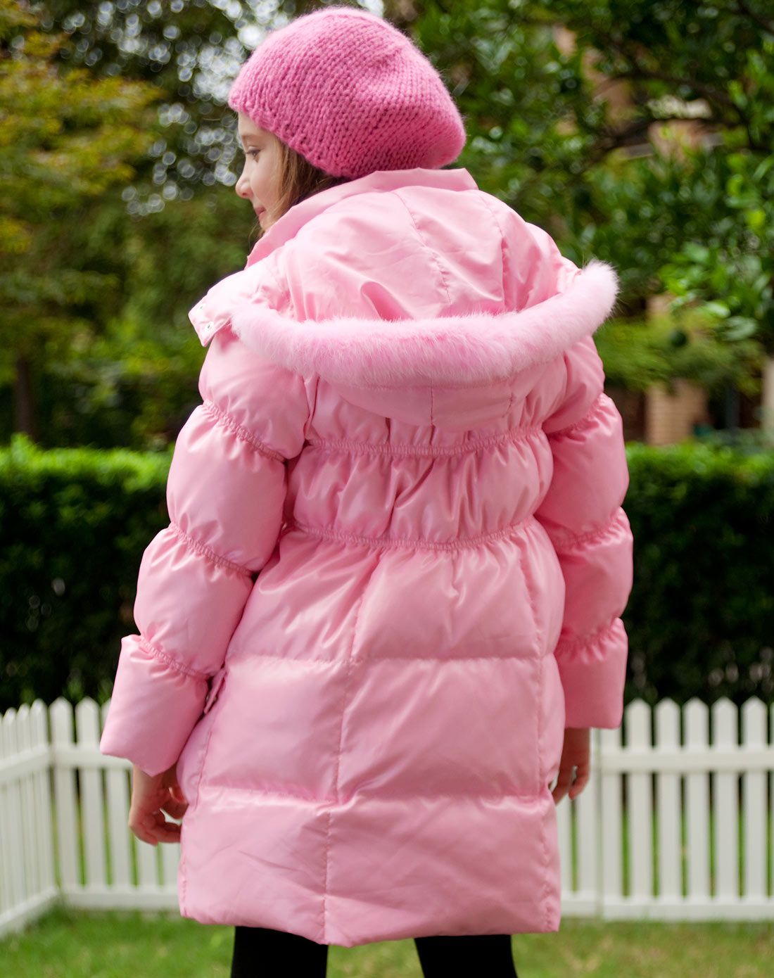 女童粉红色羽绒服