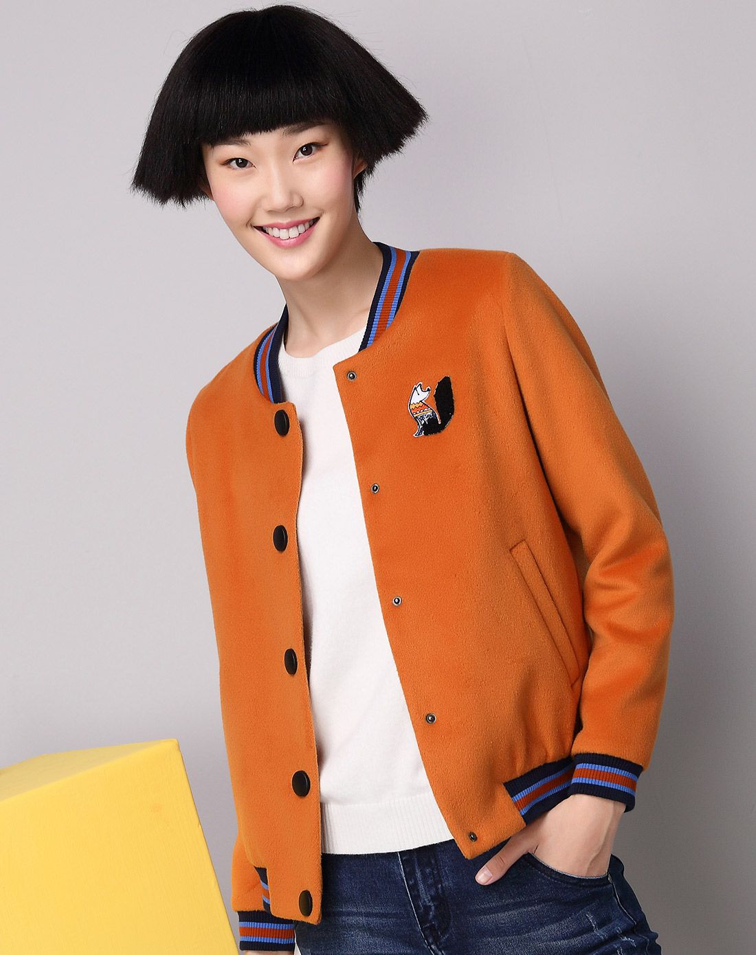 秋香黄立领四合扣长袖毛呢短外套