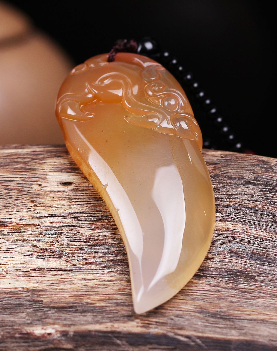 filial&love 天然飘红玉髓龙牙吊坠(附证书)