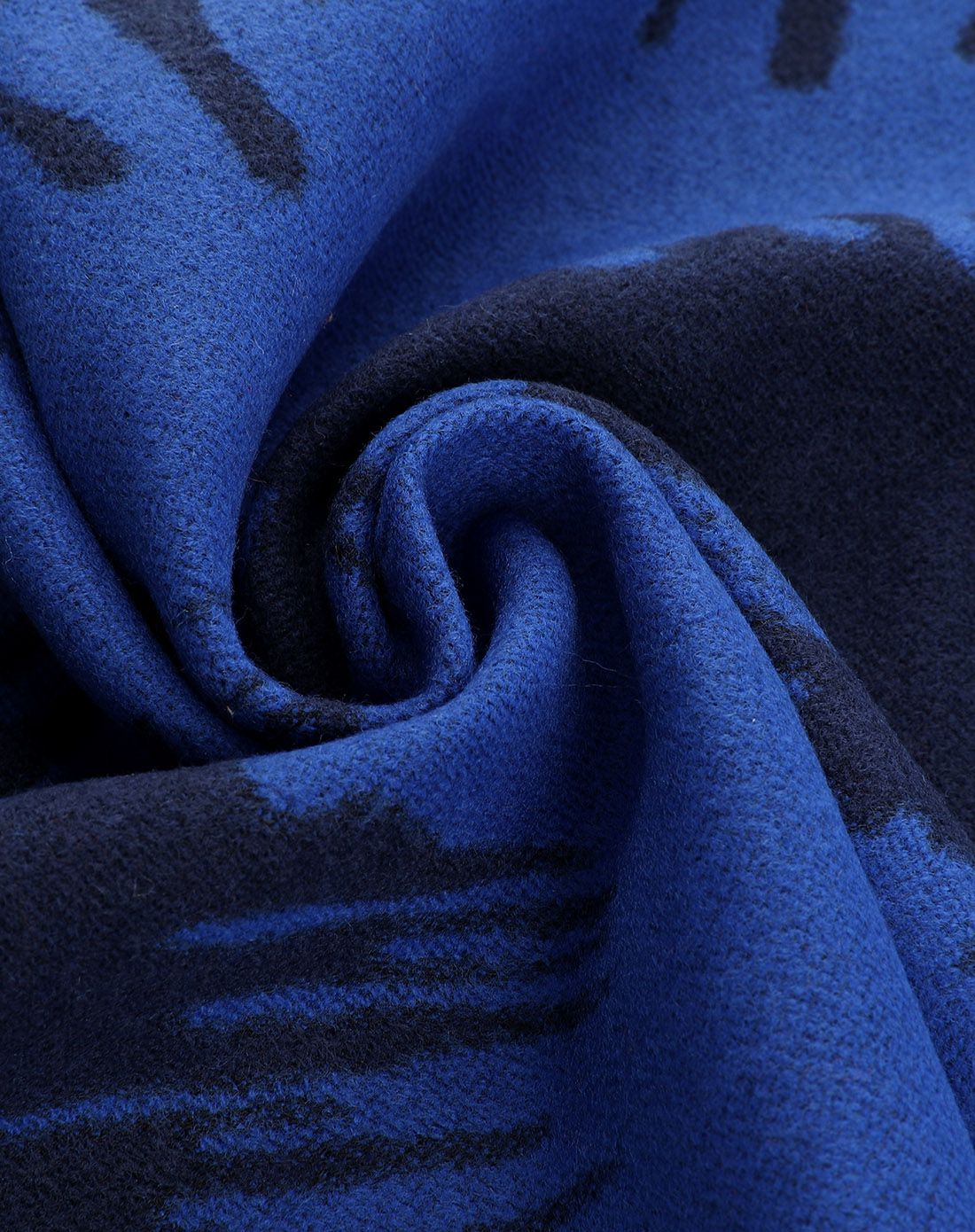 舒适绒面料潮流印花保暖围巾