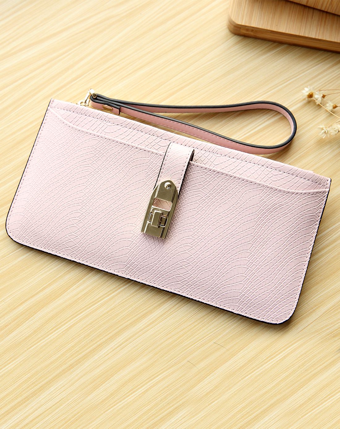 阿尔皮纳袋鼠女款粉色时尚简约手拿包 商品参数 货号:662071048 品牌