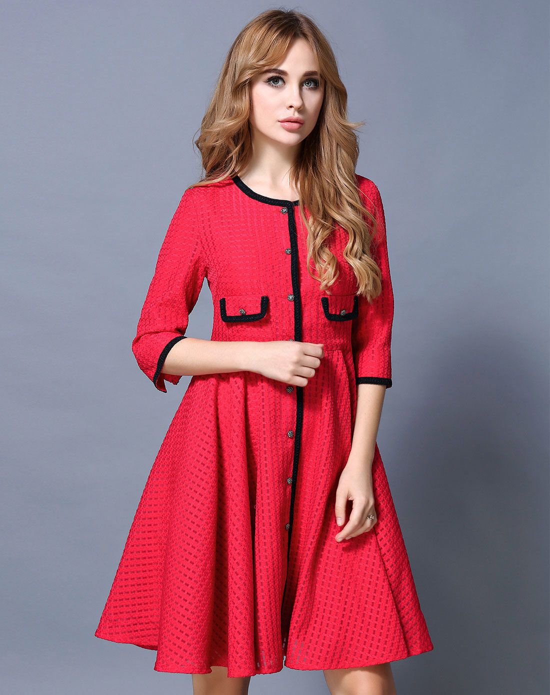 女款酒红色连衣裙