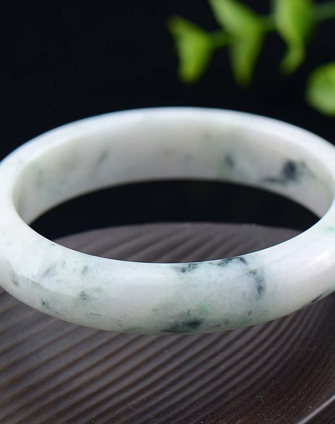 filial&love 豆种飘花有瑕疵翡翠手镯a货附证书