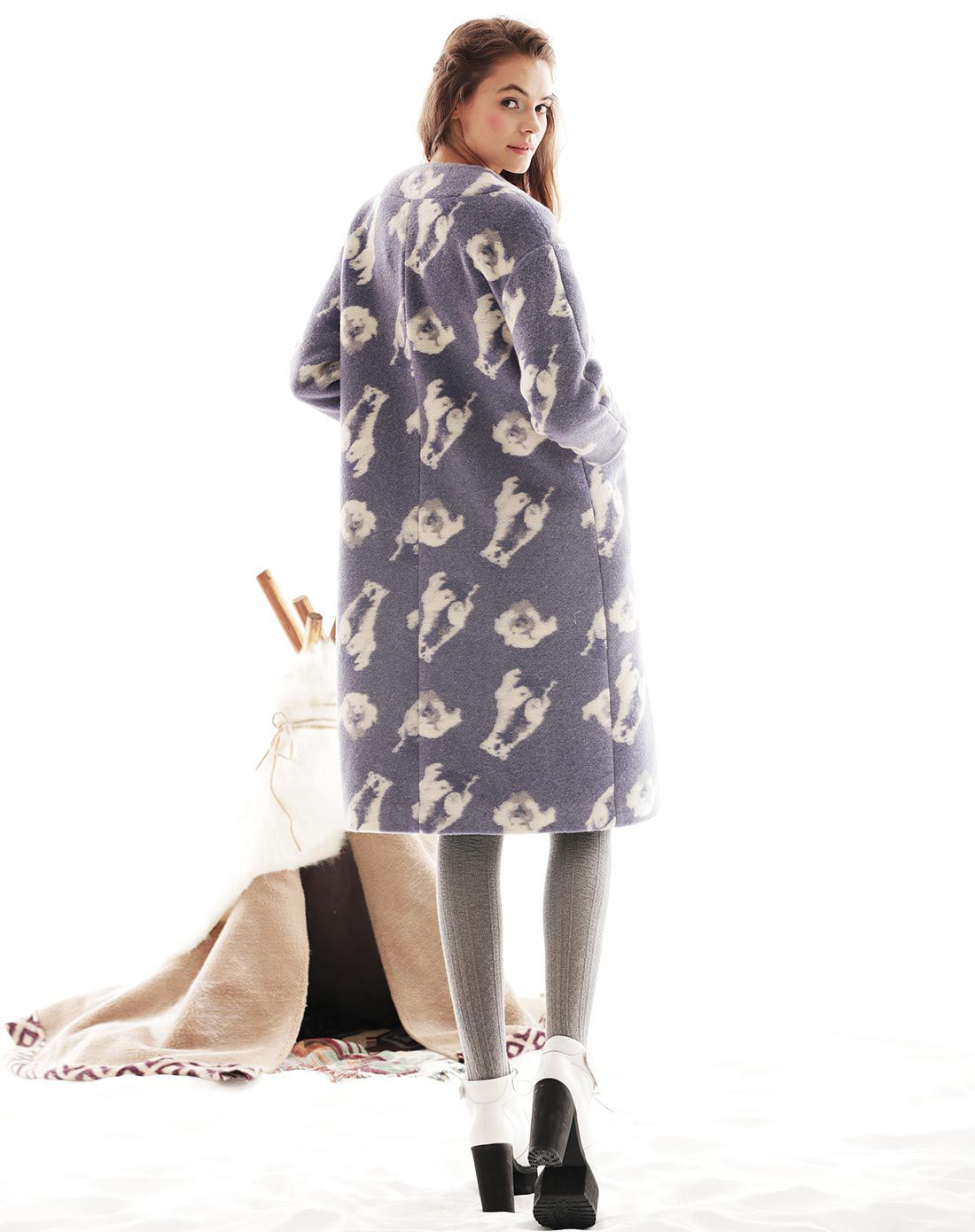 蓝色花双排扣北极熊呢大衣
