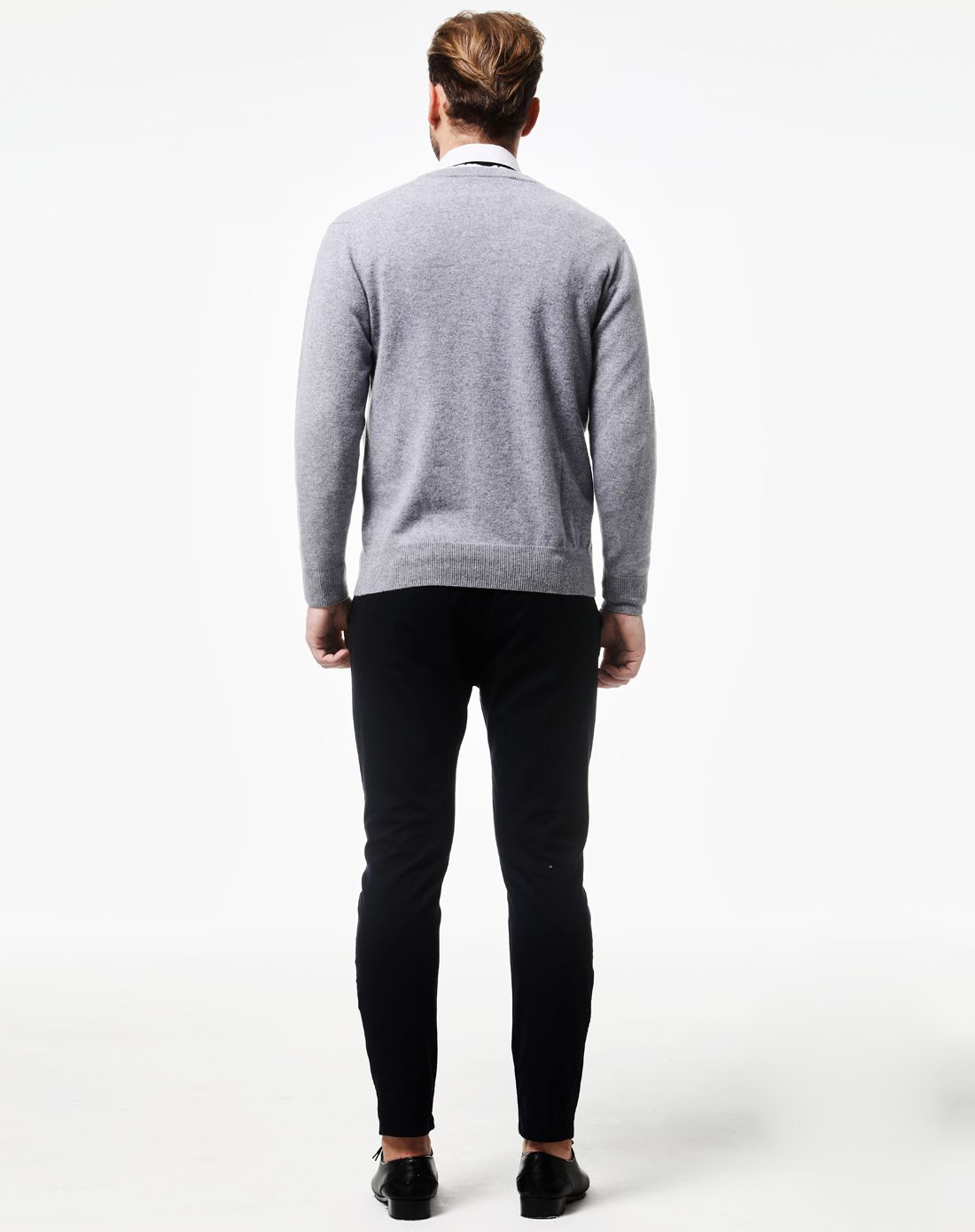 浅烟灰色男士v领基本款经典修身纯羊绒衫