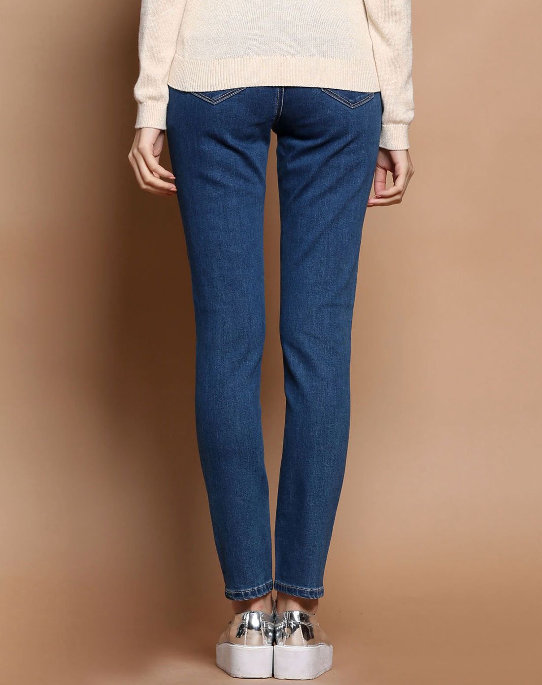 女装湖蓝色修身弹性牛仔裤